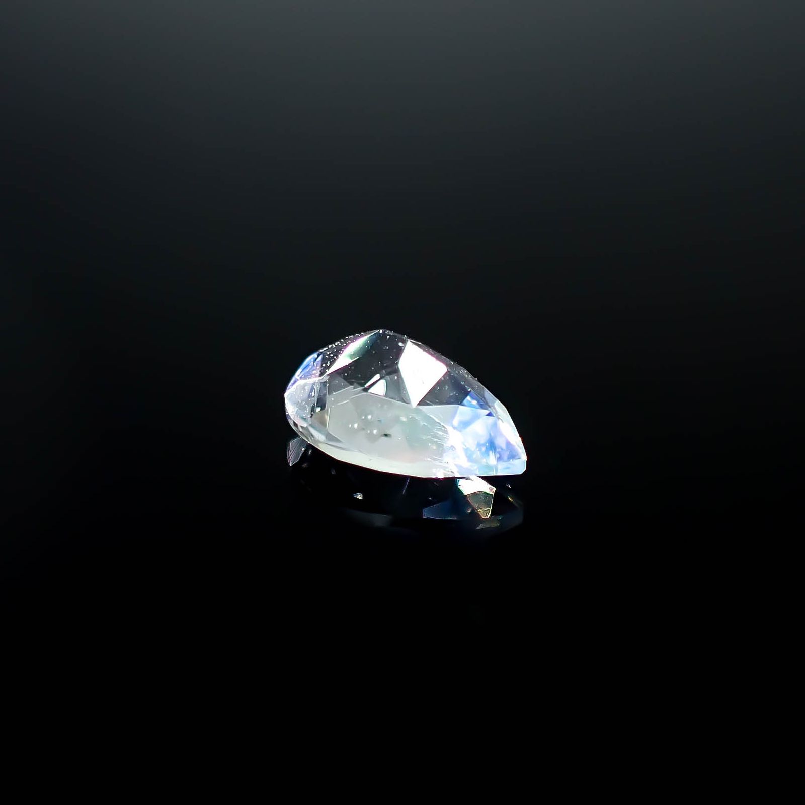 レインボームーンストーン ザンビア産 0.45ct [250730907]6.6x4.6mm前後