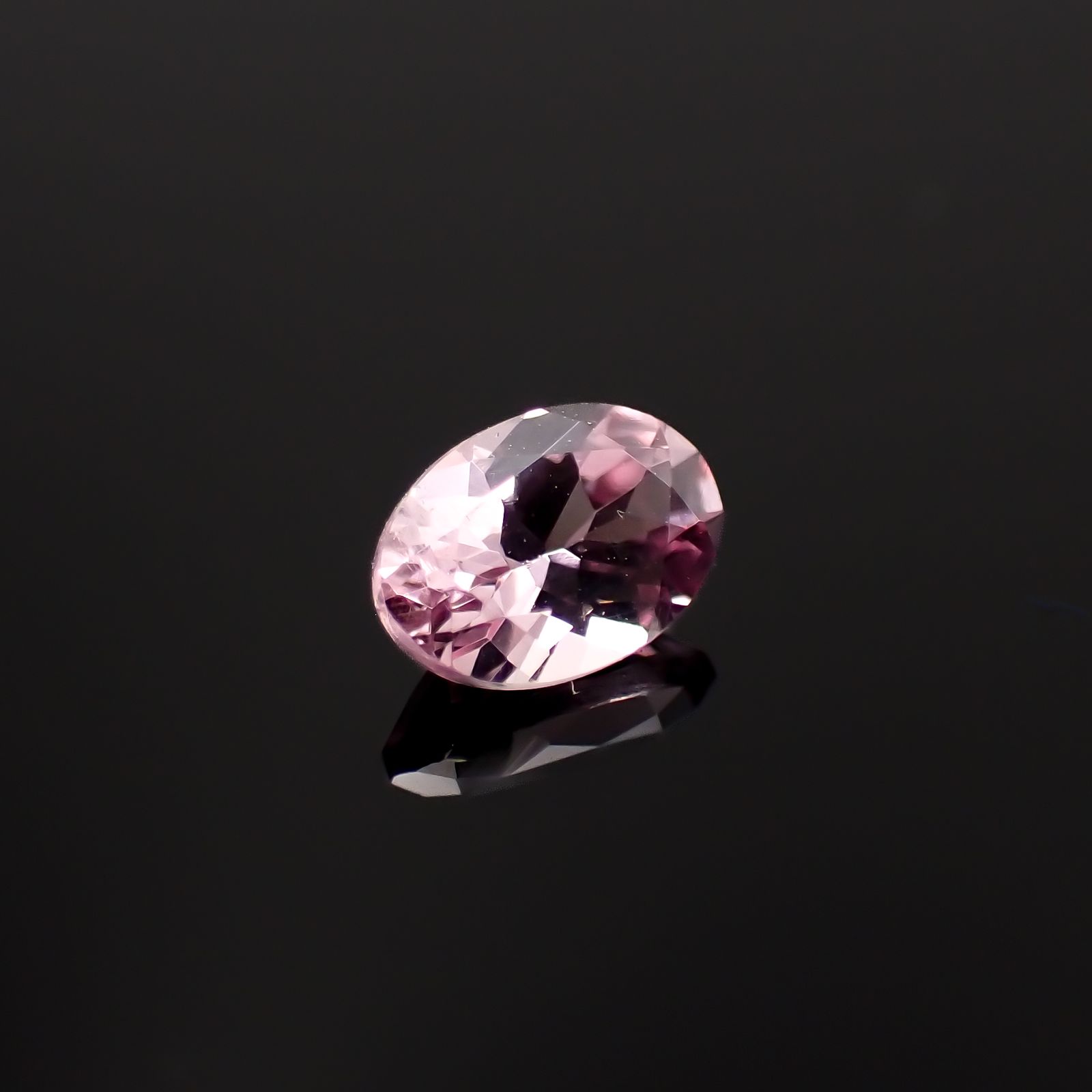 ドラゴンガーネット タンザニア産 0.59ct[230421453]5.8x4.1mm前後