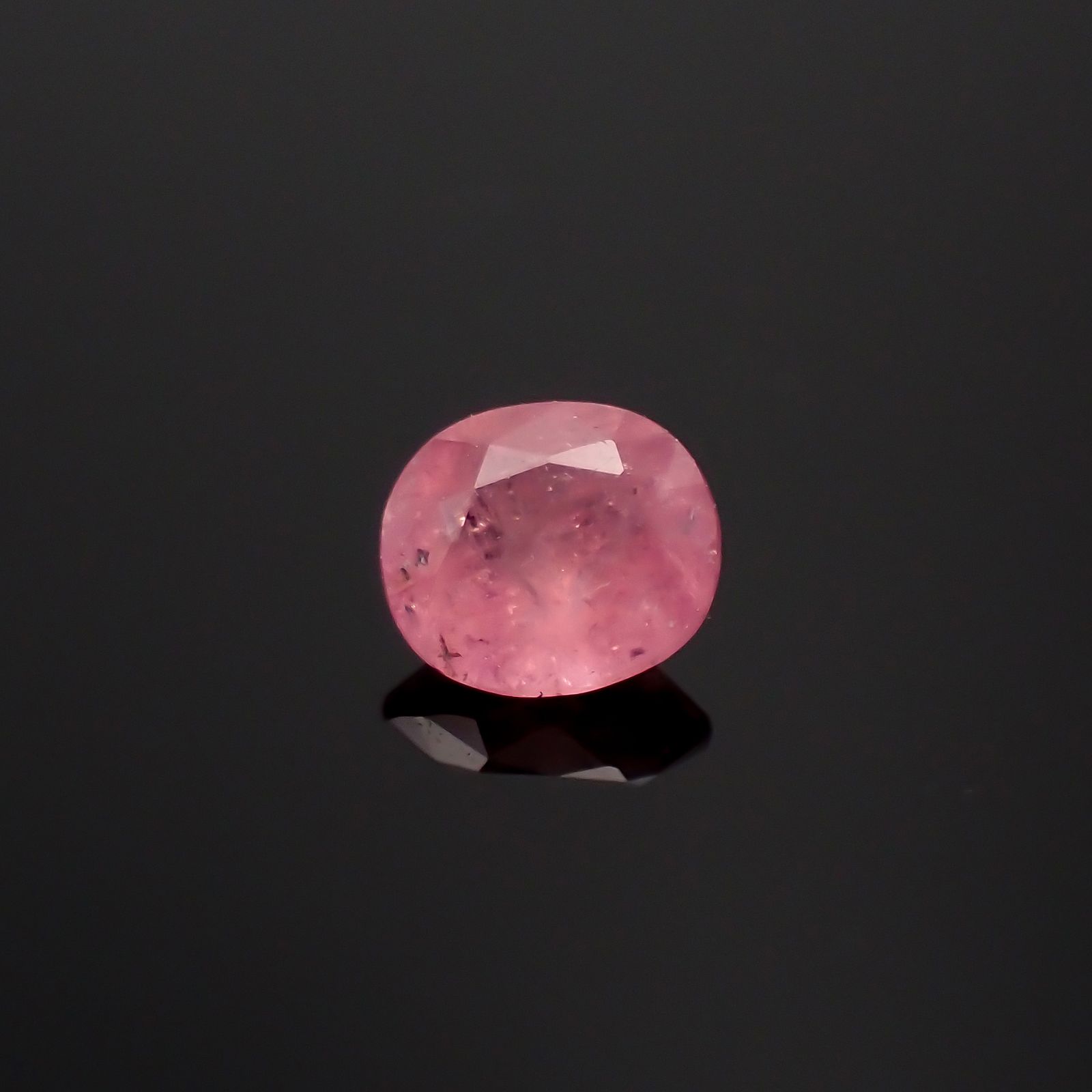 ペツォッタイト(ラズベリル)(宝石名ペツォッタイト)マダガスカル産 0.20ct 識別済[231023738]3.9x3.4mm前後