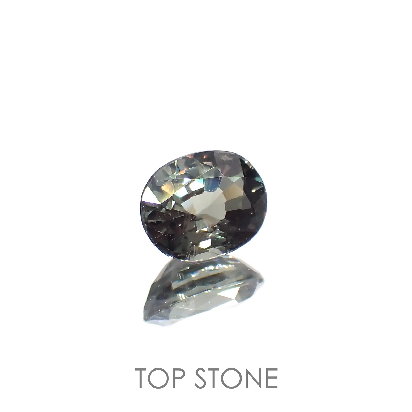 カラーチェンジガーネット アレキタイプ(宝石名ガーネット)マダガスカル・ベキリー産 0.59ct 識別済[220716951]5.5x4.3mm前後