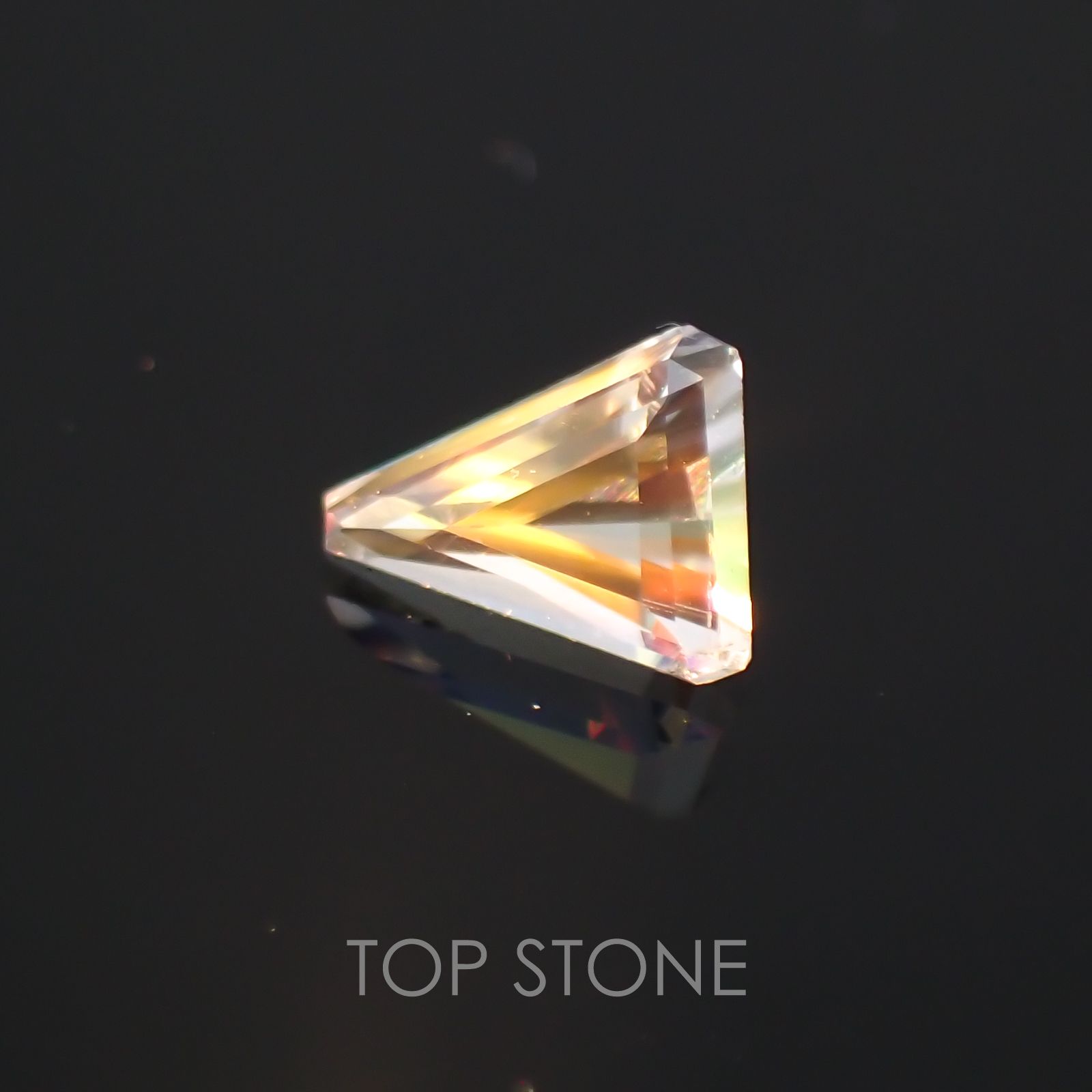 レインボームーンストーン(アンデシンラブラドライト) マダガスカル産 ルース 0.26ct[210310391]5.1×3.8mm前後