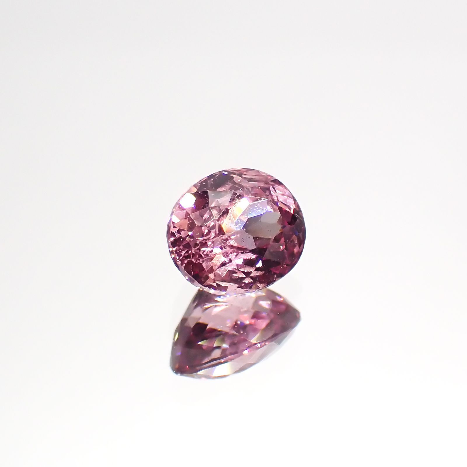 カラーシフトマラヤガーネット(宝石名ガーネット)タンザニア産 1.27ct 識別済[220115015]6.6x5.5mm前後