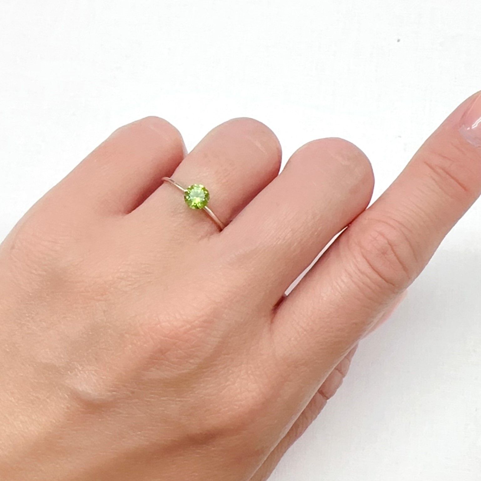 デマントイドガーネット ロシア産 0.56ct[240427193]4.9x4.9mm前後