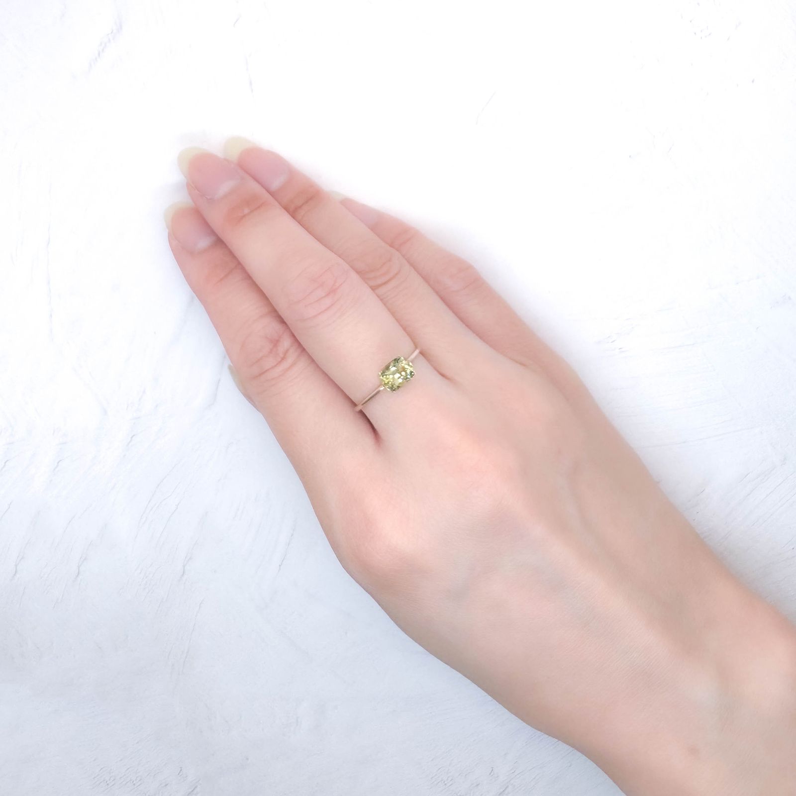 コーネルピン スリランカ産 1.19ct / 6.9x5.4mm前後 [251031232]