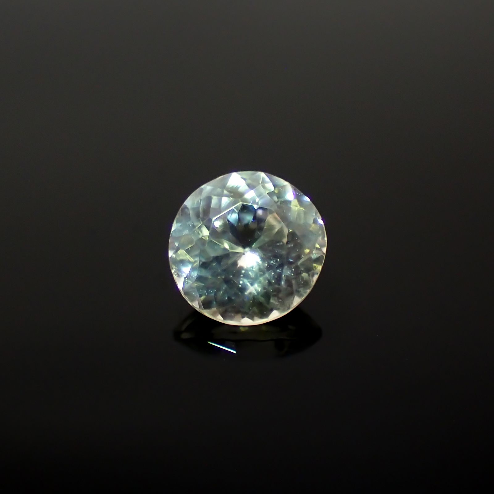 アングレサイト(宝石名アングレサイト)モロッコ産 2.176ct ソ付(日独)[230823287]6.52x6.7mm前後