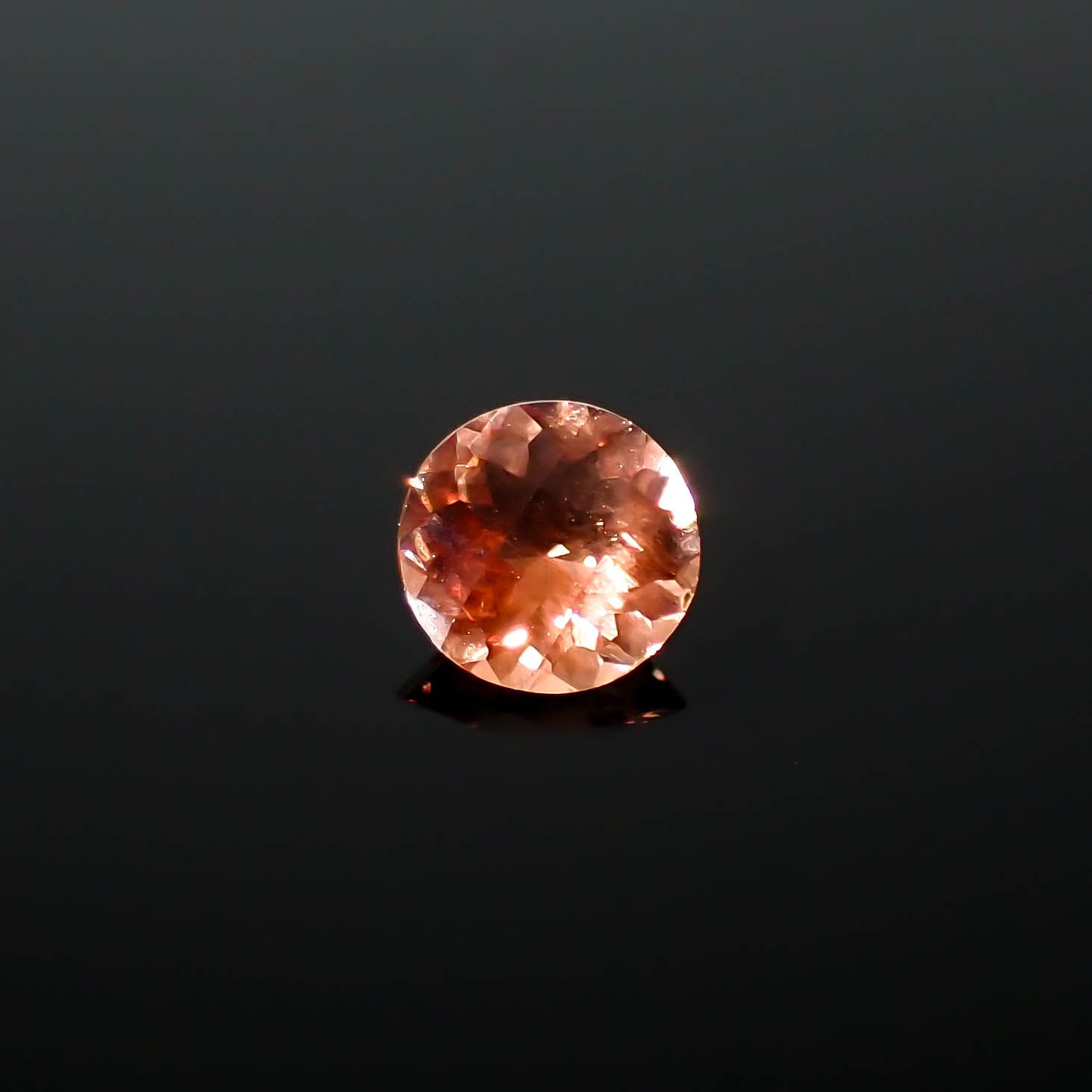 ◇チェッカーカット◇アンデシン(宝石名アンデシン/ラブラドライト)チベット産 0.43ct 識別済[240225964]5.6x5.5mm前後