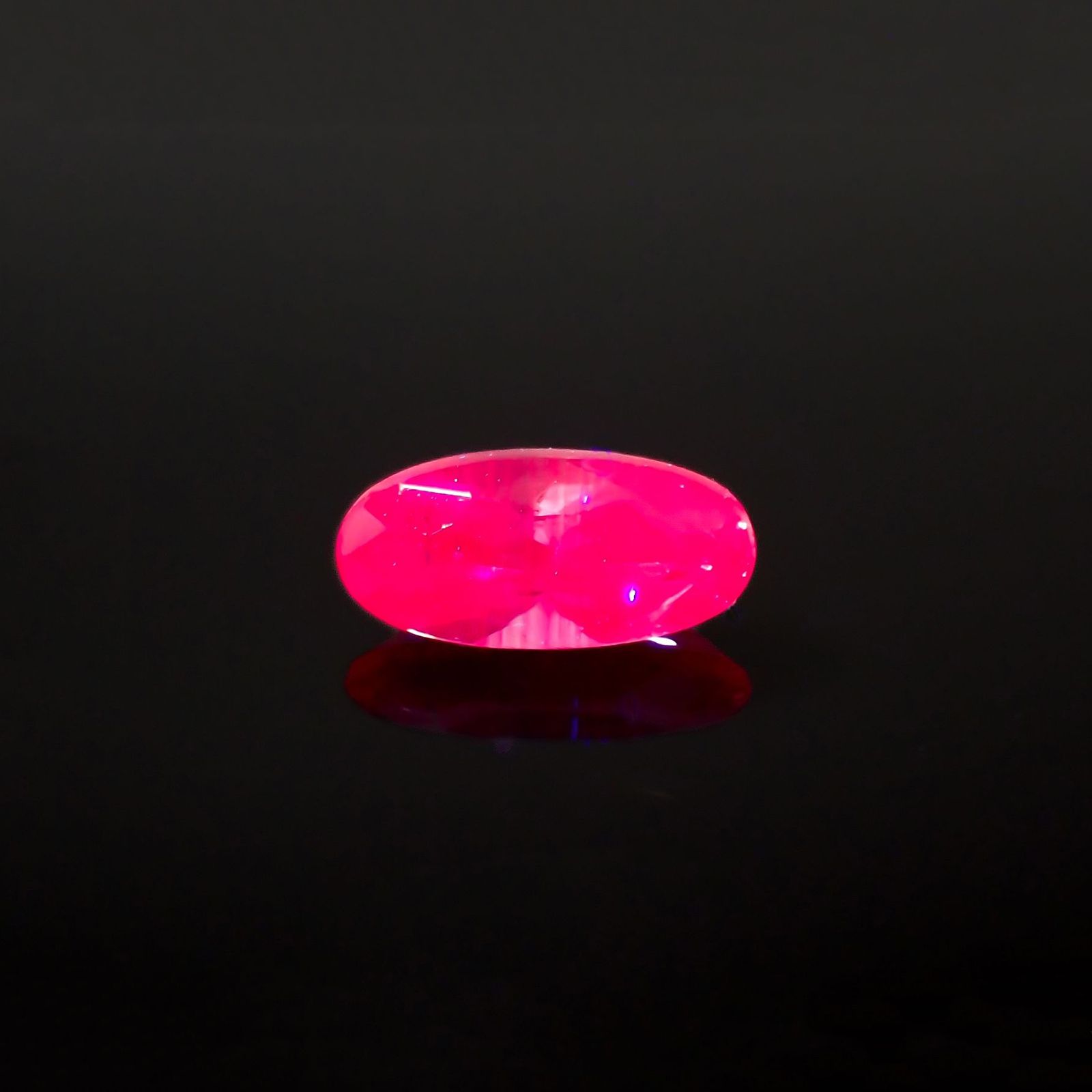 パープルサファイア パキスタン・カシミール産 0.69ct[230119880]7.7x3.6mm前後