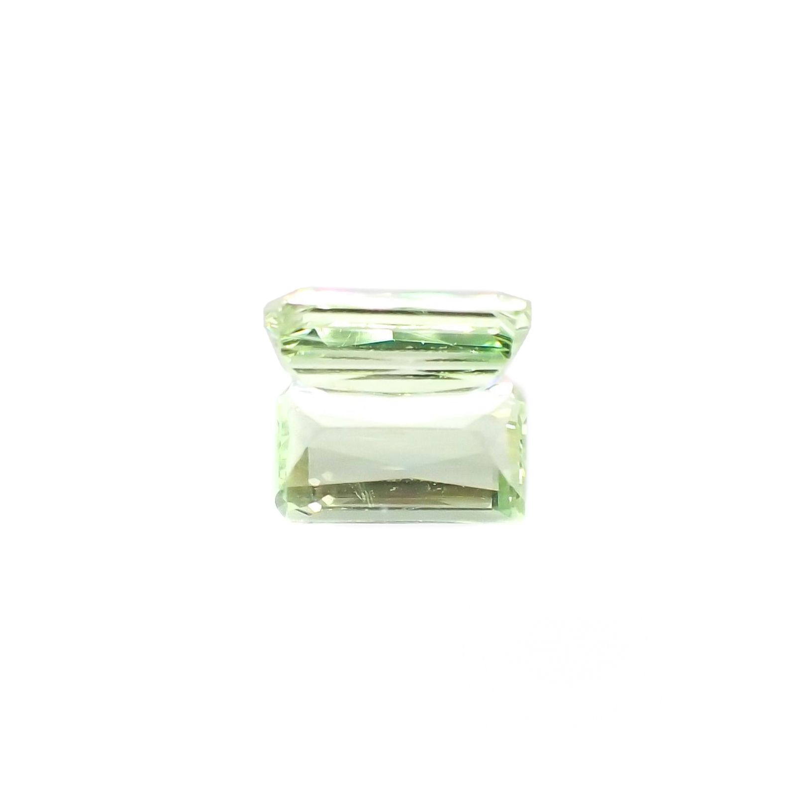 ミントガーネット(宝石名グリーン グロッシュラー・ガーネット)タンザニア・メレラニ鉱山産 識別済 1.26ct / 8x4.7mm前後 [251022257]