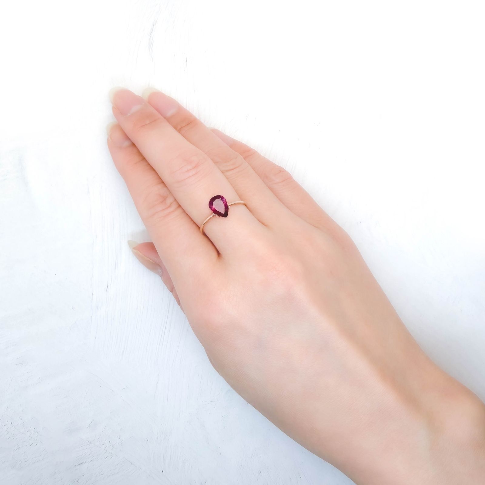 パープルトルマリン(宝石名パープル・トルマリン)ブラジル産 識別済 0.98ct / 8.1x6mm前後 [260323897]