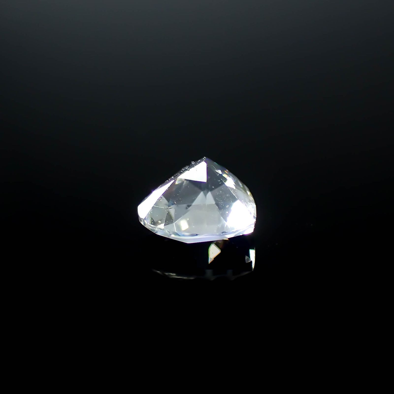 レインボームーンストーン ザンビア産 0.52ct [250730911]5.4x5.7mm前後