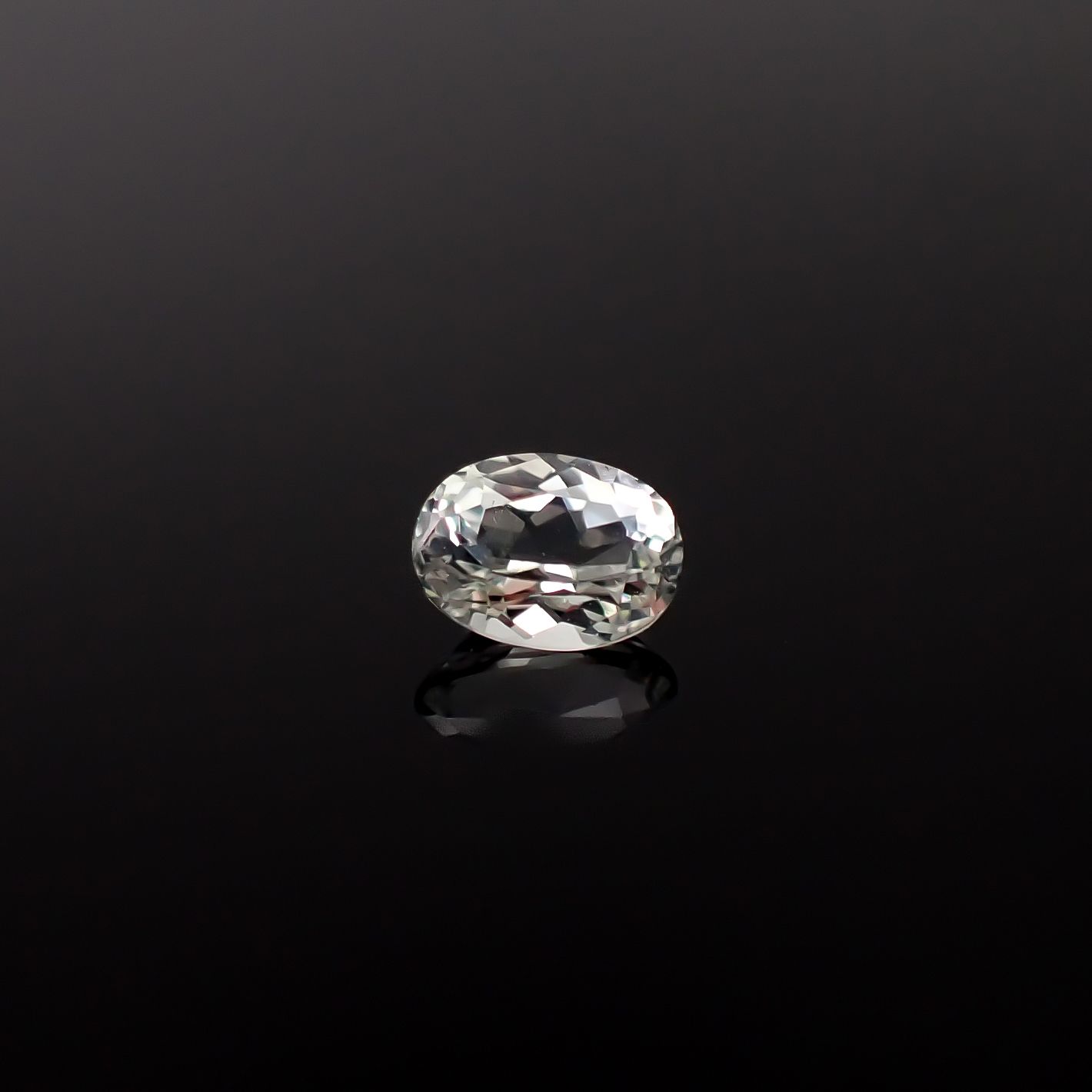 アクロアイト ナイジェリア産 0.35ct / 5.1x3.8mm前後 [251231359]