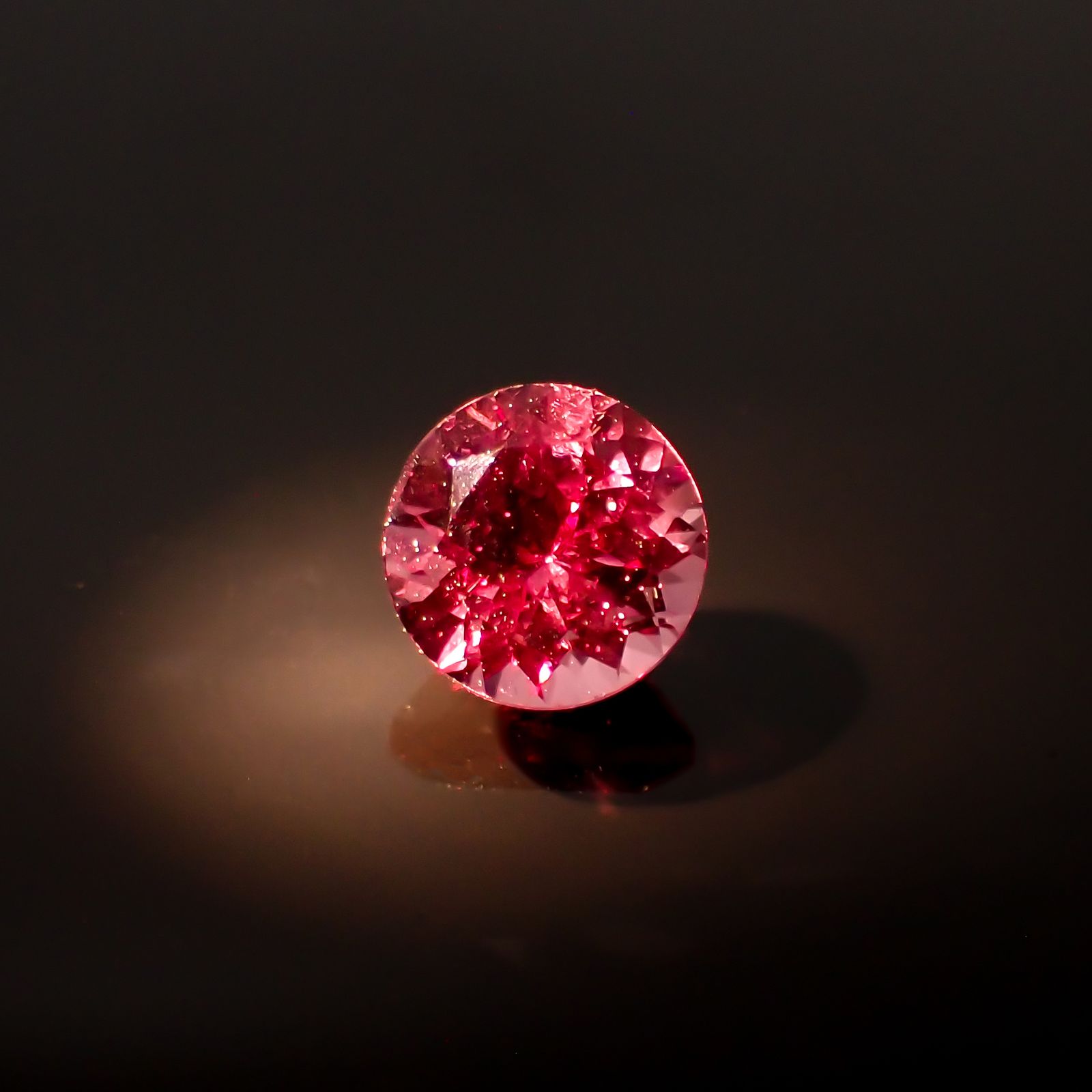 カラーシフトマラヤガーネット タンザニア産 1.14ct[231124340]6.1x6mm前後