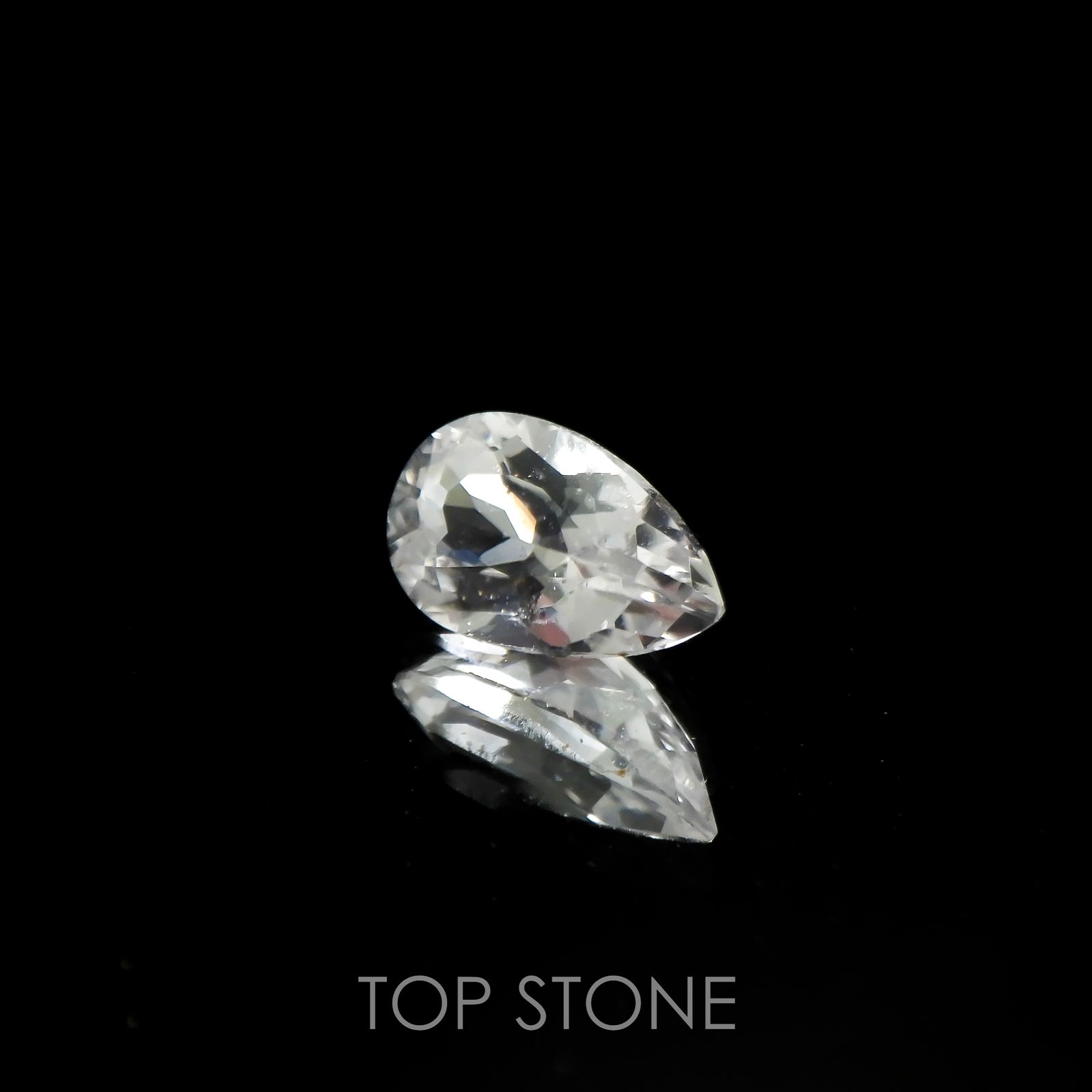 フェナカイト(宝石名フェナカイト)マダガスカル産 0.49ct 識別済[220817417]7.1x4mm前後