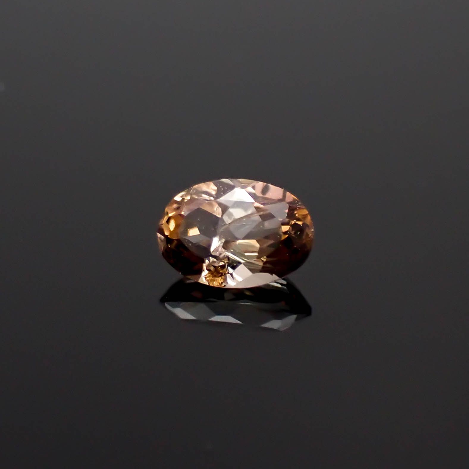 アキシナイト パキスタン産 0.45ct[240628355]5.6x4mm前後