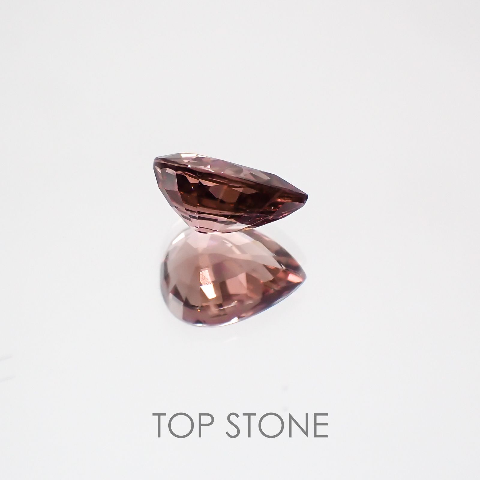 カラーチェンジマラヤガーネット タンザニア産 ルース 1.09ct[21029645]7.6×5.6mm前後