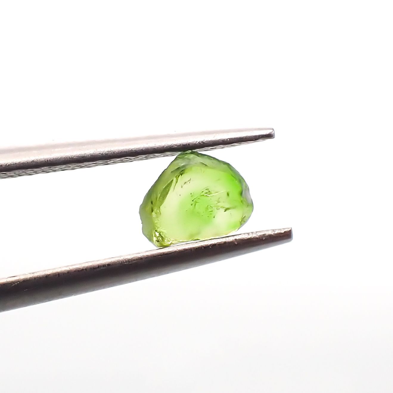 デマントイドガーネット 原石スライス(宝石名デマントイド・ガーネット) 0.33ct 識別済[210812772]4.9×3.8mm前後
