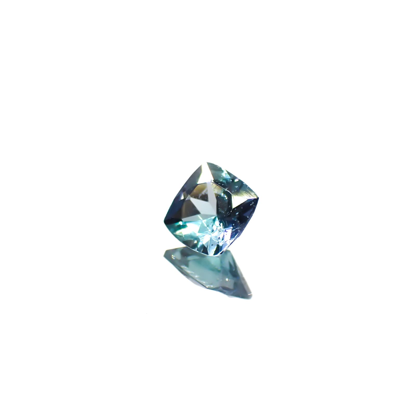 ブルーグリーンコーネルピン(宝石名ブルーグリーン・コーネルピン)タンザニア産 0.21ct 識別済[240527682]3.6x3.6mm前後
