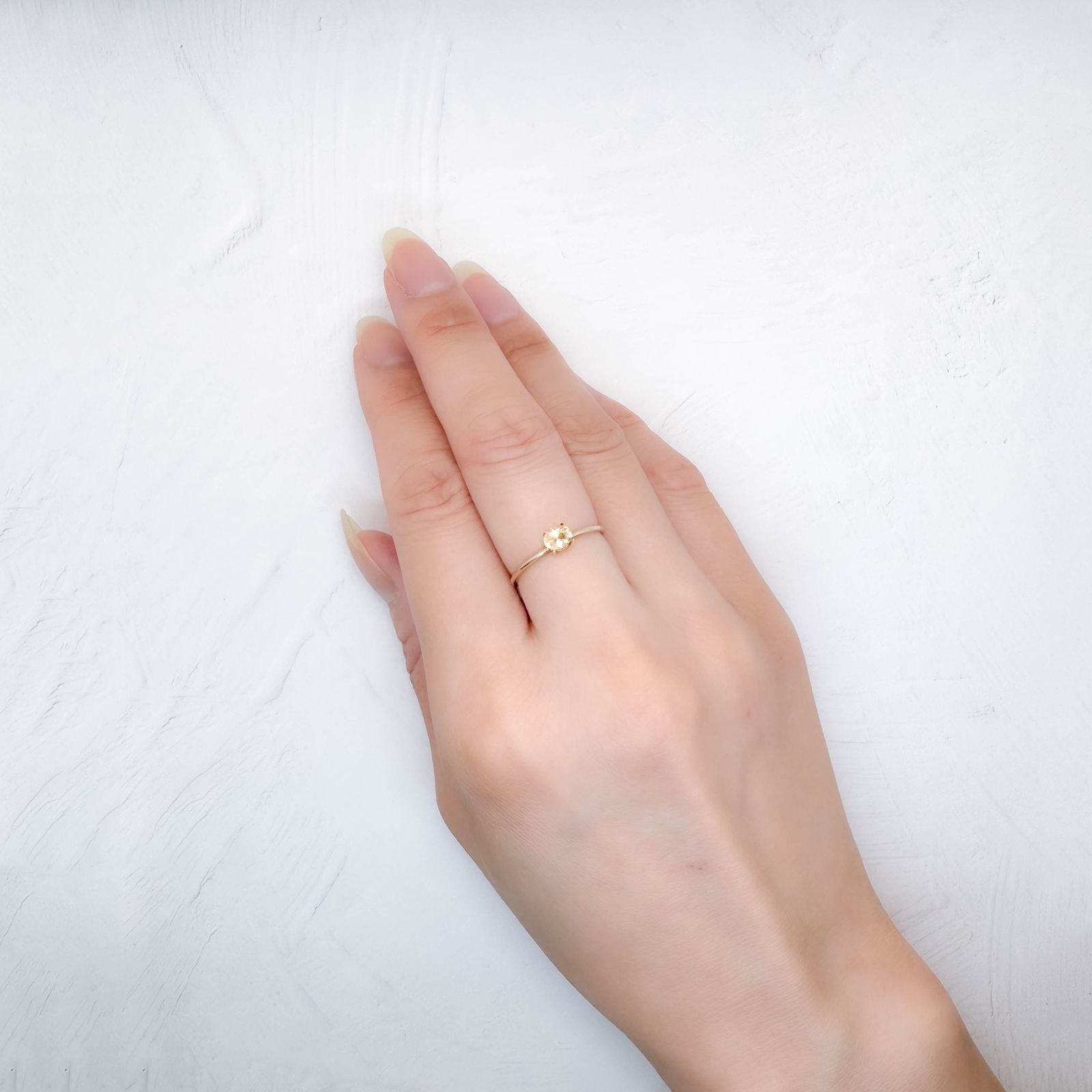 インペリアルトパーズ(宝石名トパーズ)ブラジル産 0.31ct / 4.6x3.6mm前後 [250630496]