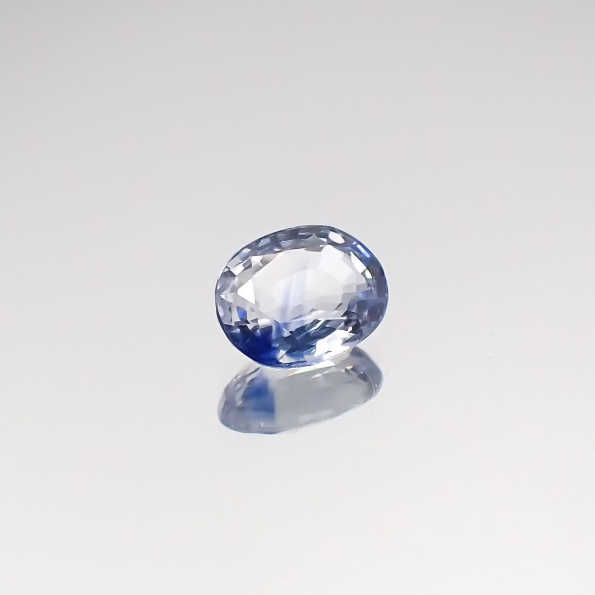 アイスブルーサファイア(宝石名ブルー・サファイア) スリランカ/マダガスカル産 0.43ct 識別済[210711172]5.1×4mm前後