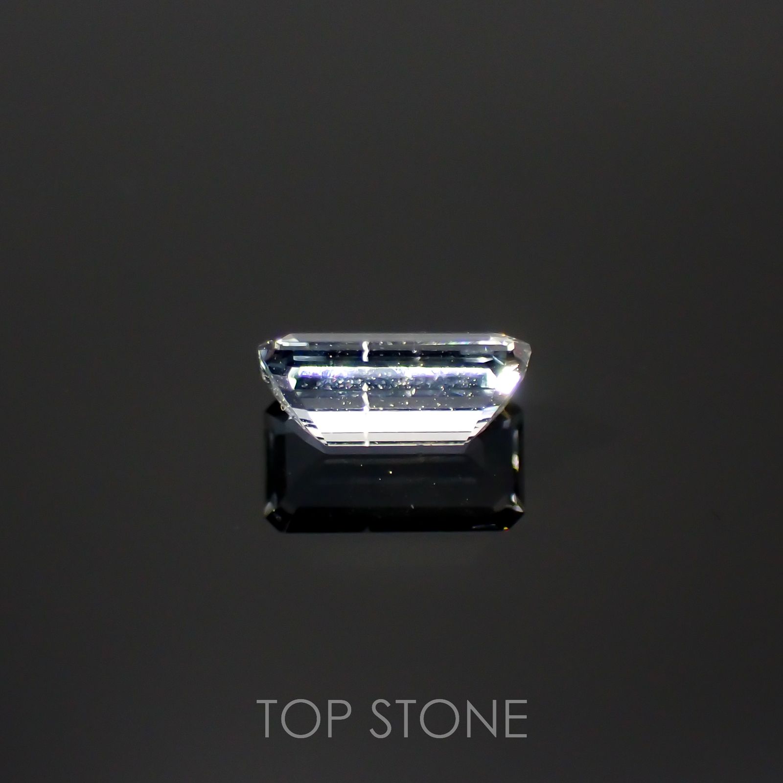 ジェレメジェバイト(宝石名エレメジェバイト)ナミビア産 0.37ct 識別済[220616313]5.7x3mm前後