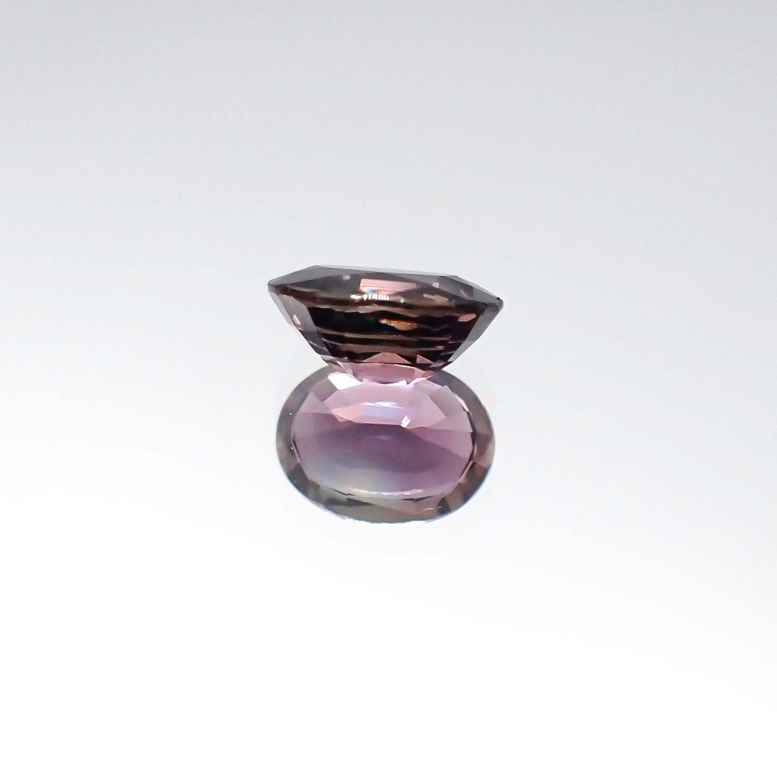 カラーチェンジサファイア 非加熱(宝石名サファイア)タンザニア産 0.61ct 識別済[230622424]5.7x4.4mm前後