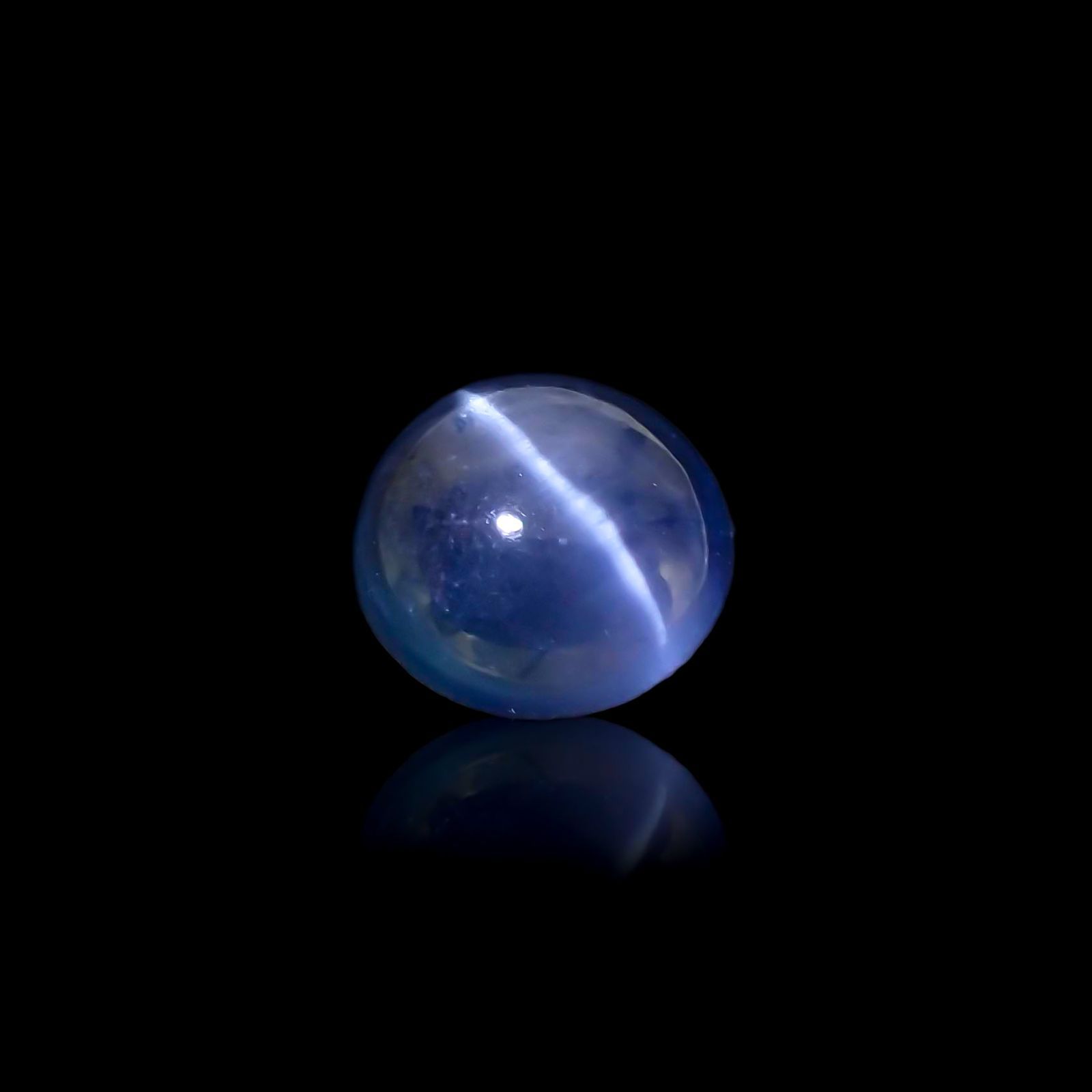 アパタイトキャッツアイ(宝石名ブルー・アパタイト・キャッツアイ)マダガスカル産 3.796ct ソ付(彩珠)[230823096]10.2x10mm前後
