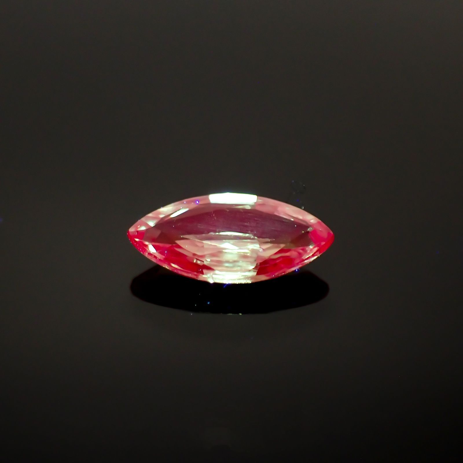 アレキサンドライト(宝石名アレキサンドライト)マダガスカル産 0.34ct 識別済[220114618]6.7x3.3mm前後