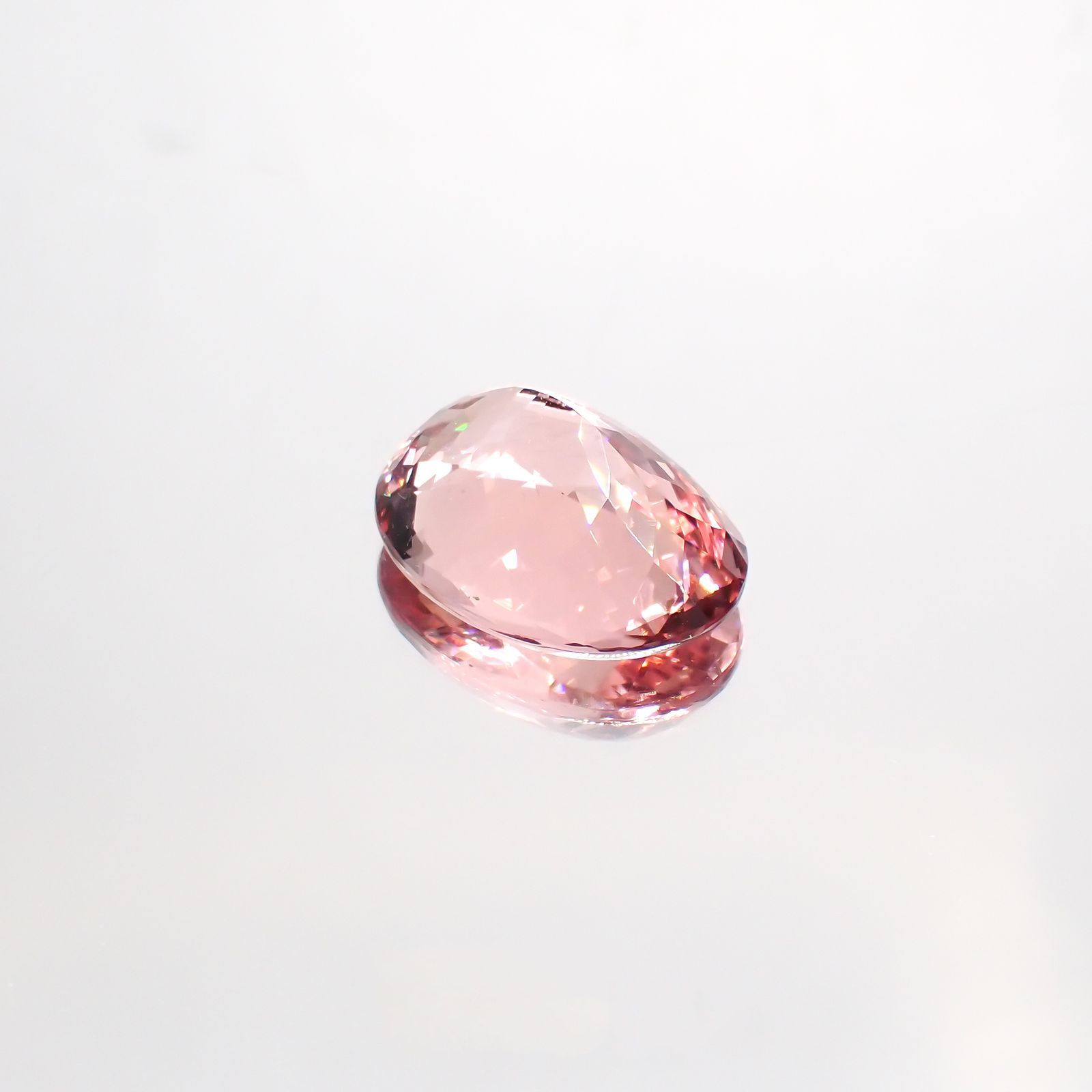 モルガナイト(宝石名モルガナイト)ナイジェリア産 9.465ct ソ付(彩珠)[220114248]16.4x12.3mm前後