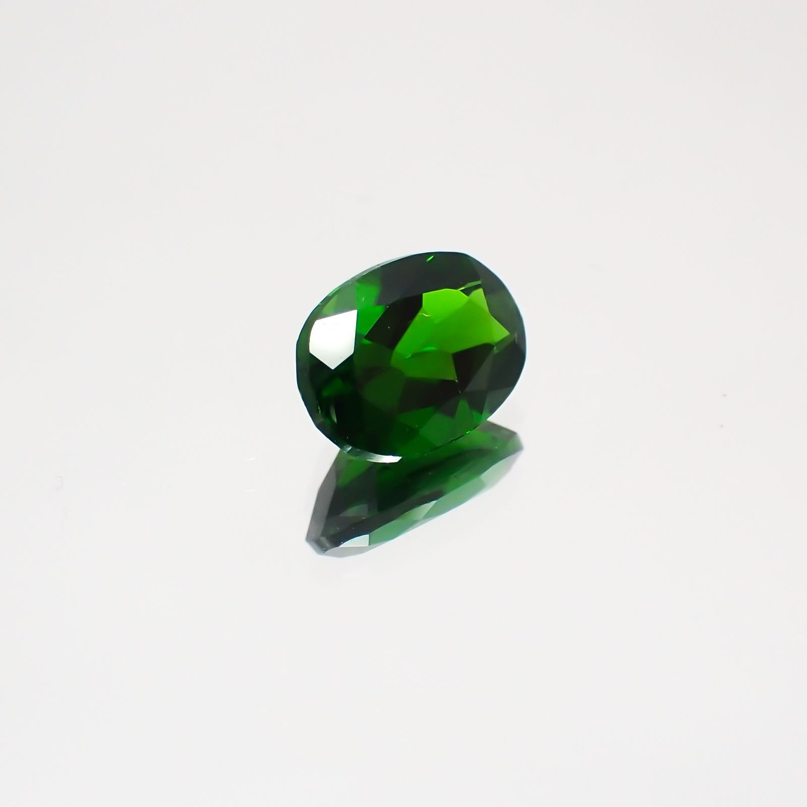 クロムダイオプサイド(宝石名クロム・ダイオプサイド)ロシア産 0.85ct 識別済[231224962]7x5.1mm前後