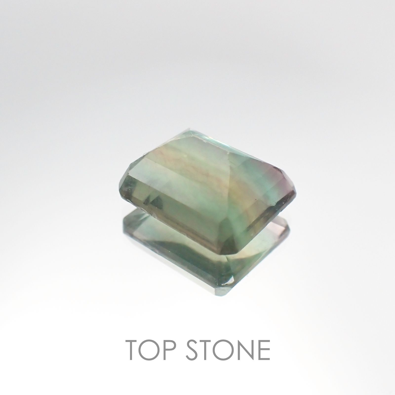 パーティカラーフローライト(宝石名パーティカラード・フルオライト) ブラジル産 6.58ct 識別済[20106389]11.9×10mm前後