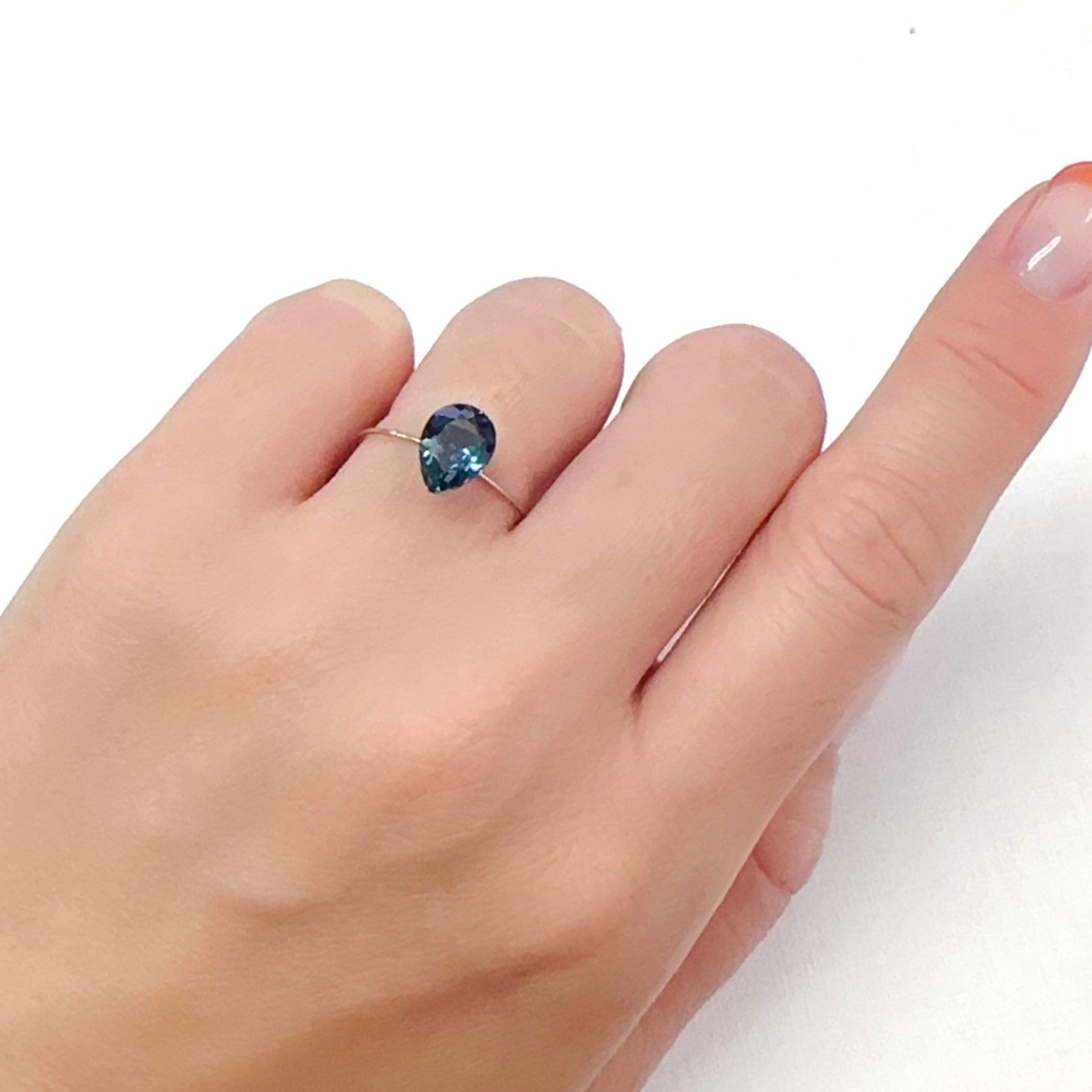 ロンドンブルートパーズ ブラジル産 2.04ct[240326798]9x6.7mm前後