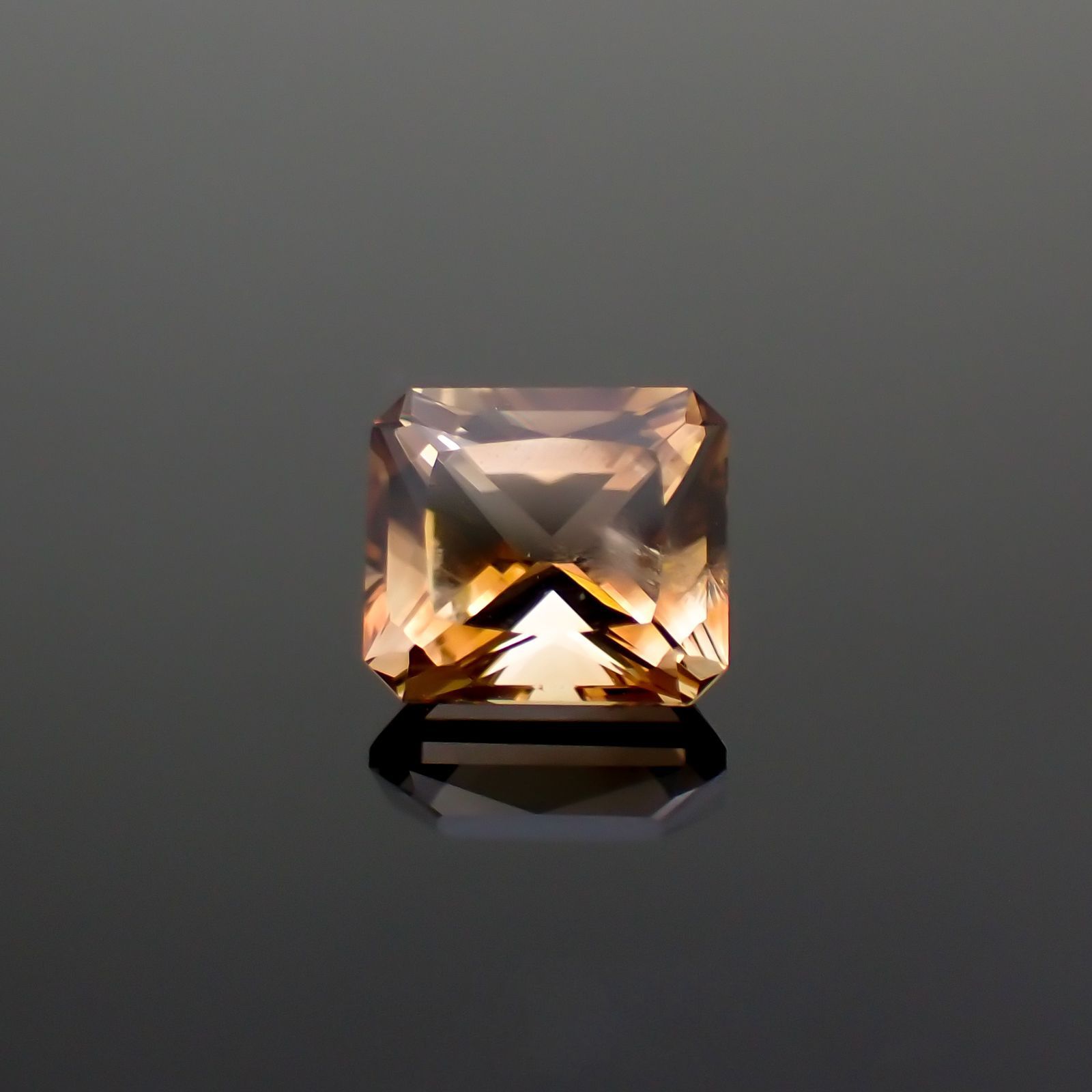 バイカラートパーズ ブラジル・ミナスジェライス州産 2.17ct[221018559]7.3x6.5mm前後