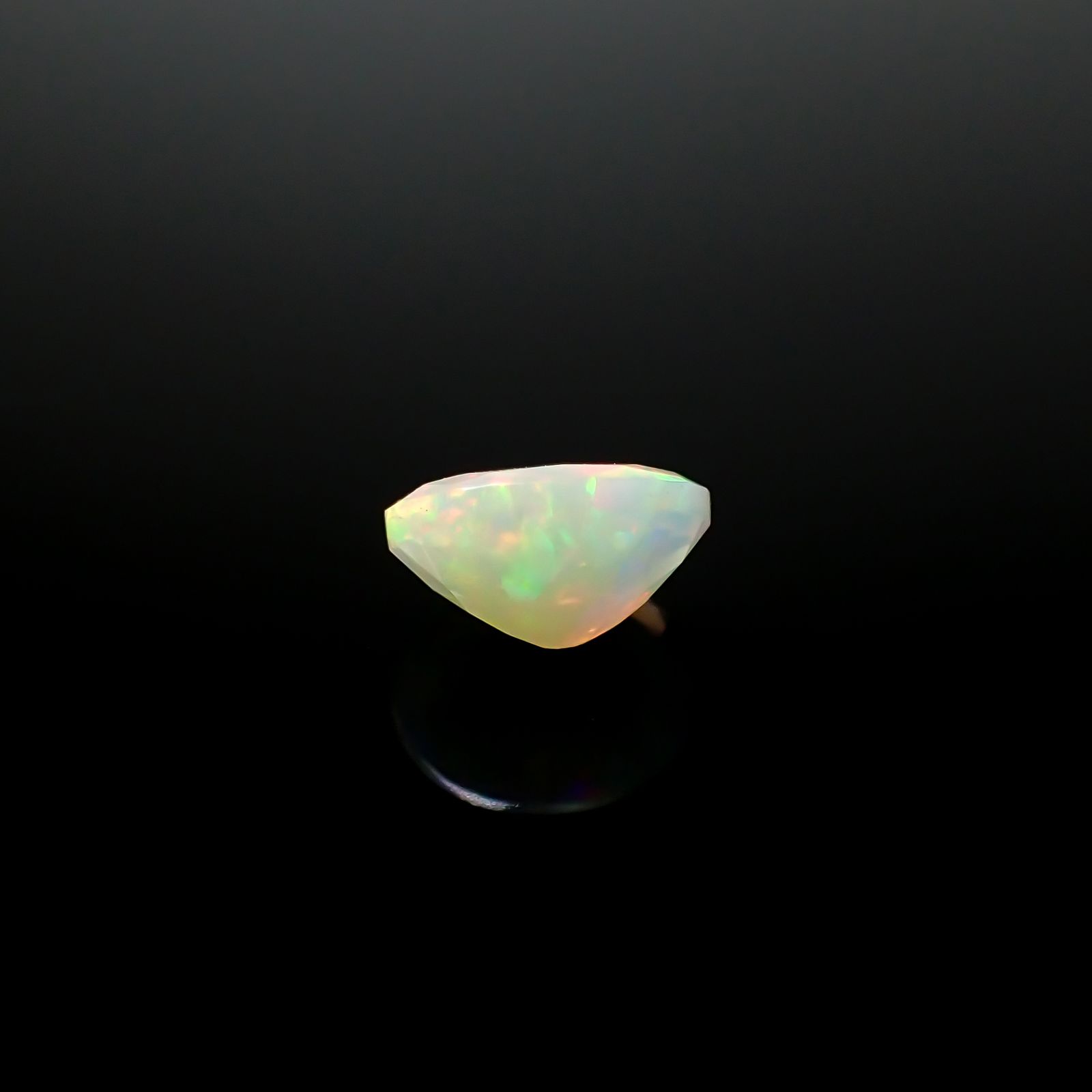 エチオピアオパール エチオピア産 0.80ct[240125321]8x6.3mm前後