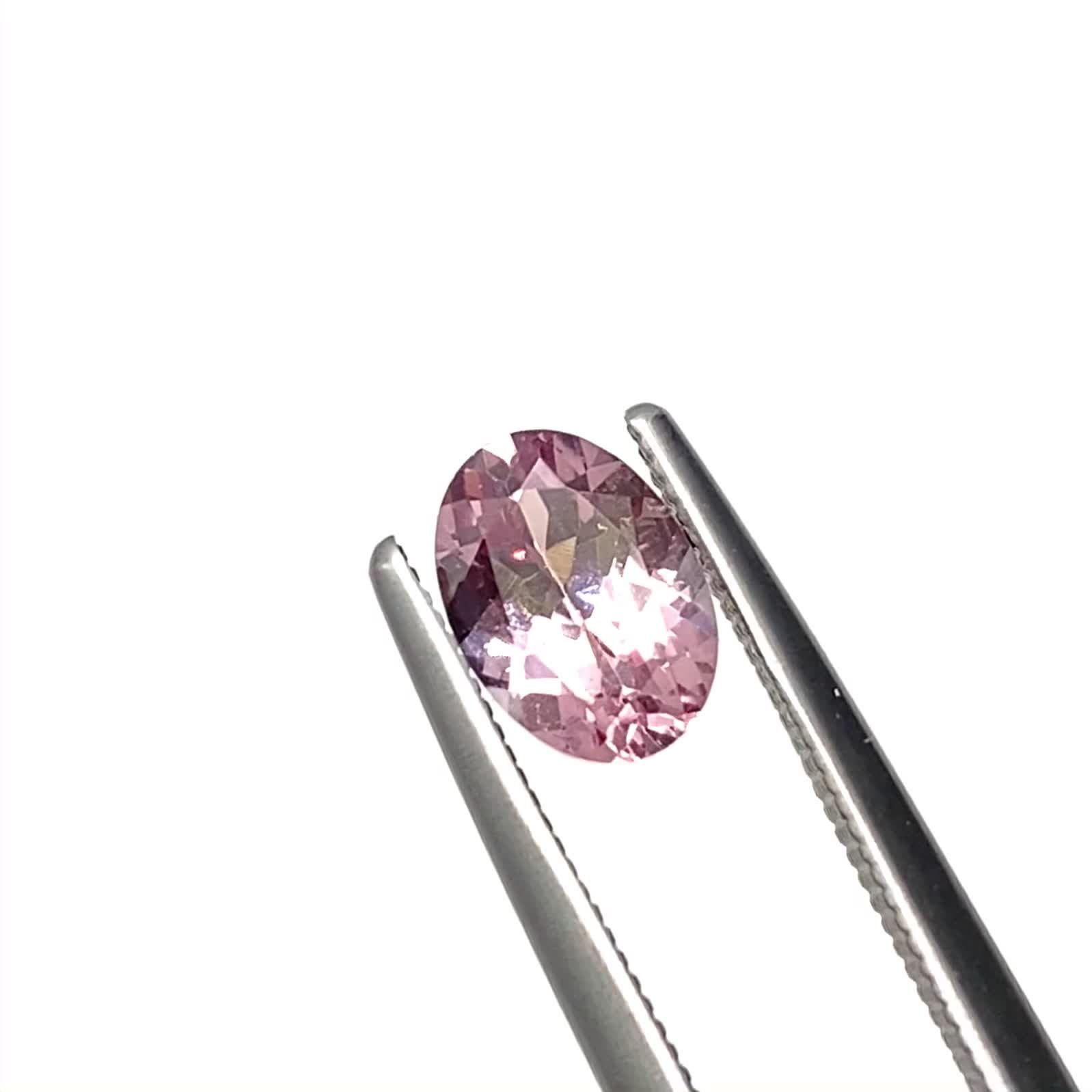 UV蛍光レアストーンの ドラゴンガーネットとムーンストーンのオープンリング約9号 ドラゴンガーネット タンザニア産 0.95ct / 7x5mm前後 [230923311