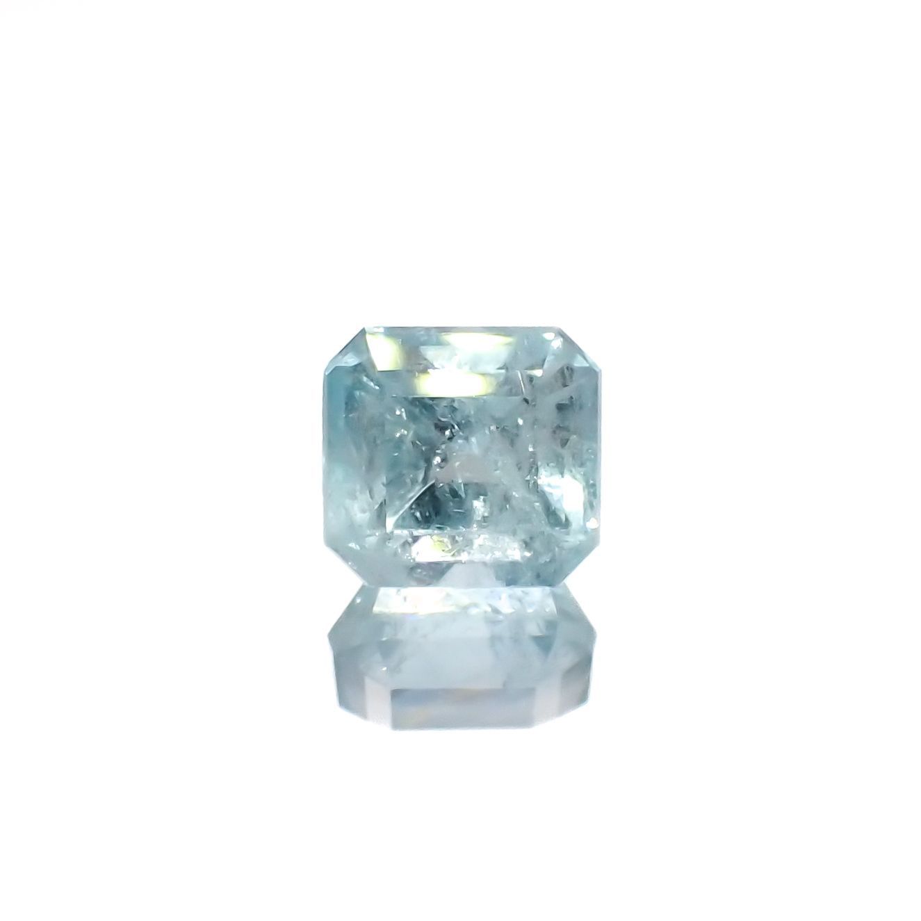 ユークレース(宝石名ブルー・ユークレース)コロンビア産 2.368ct ソ付(彩珠)[221018850]7.6x7.2mm前後