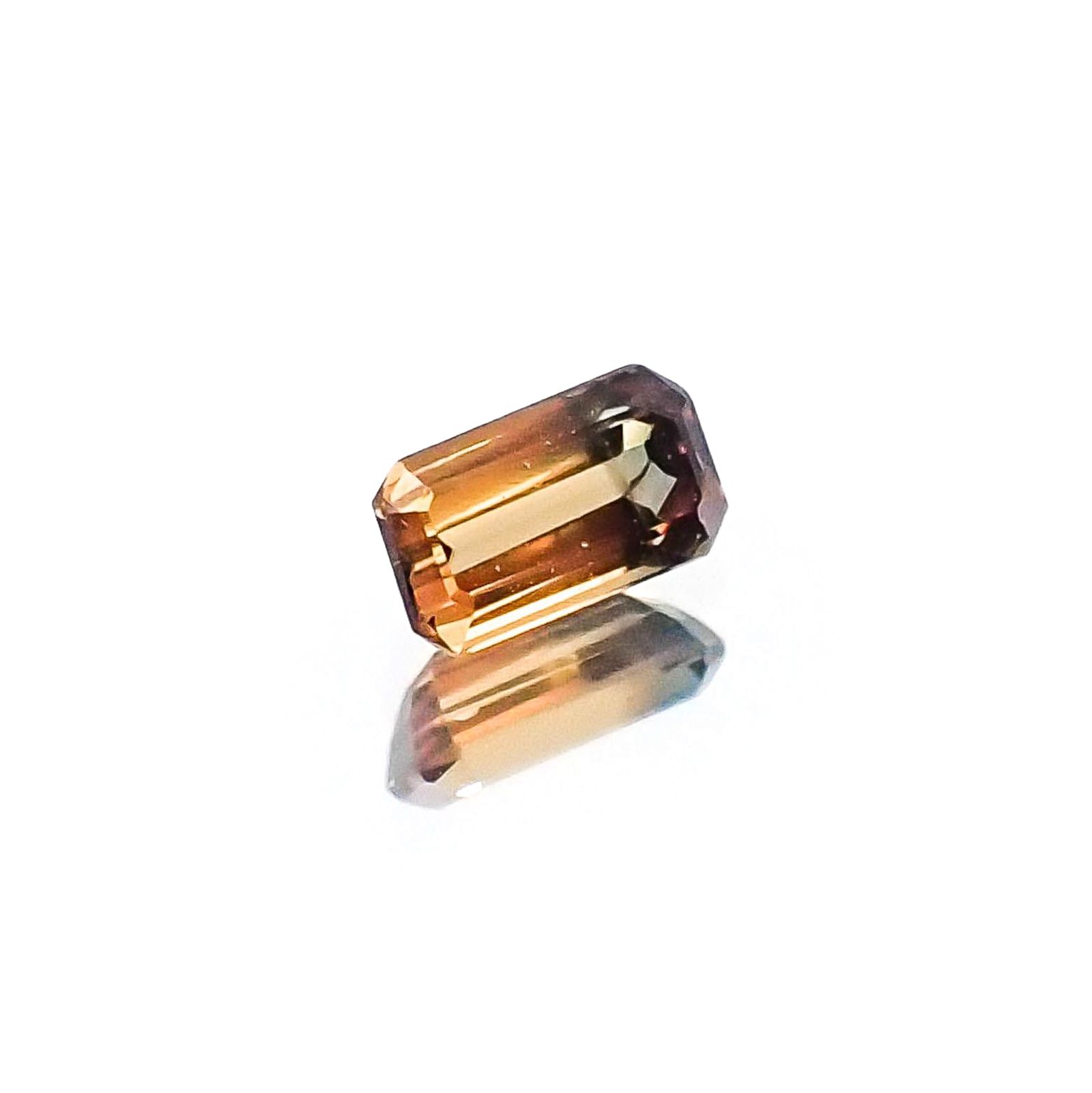 バイカラーサファイア(宝石名バイカラー・サファイア)タンザニア・ソンゲア鉱山産 識別済 0.17ct / 4x2.3mm前後 [220717150]