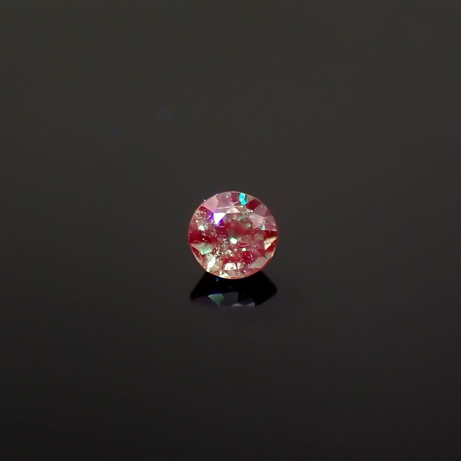 アレキサンドライト ブラジル産 EmeraldMains社製 0.061ct / 2.3x2.3mm前後 [260131573]