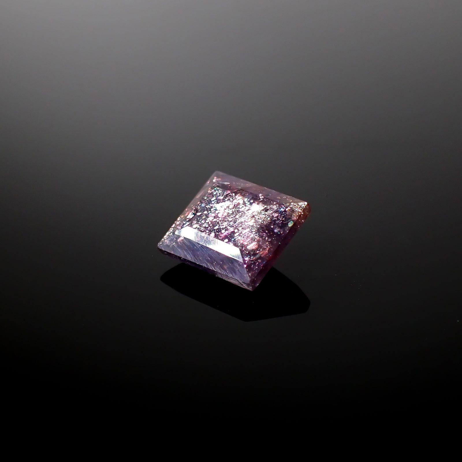 ブラッドショットアイオライト インド産 1.89ct [241129461]8.2x7.4mm前後