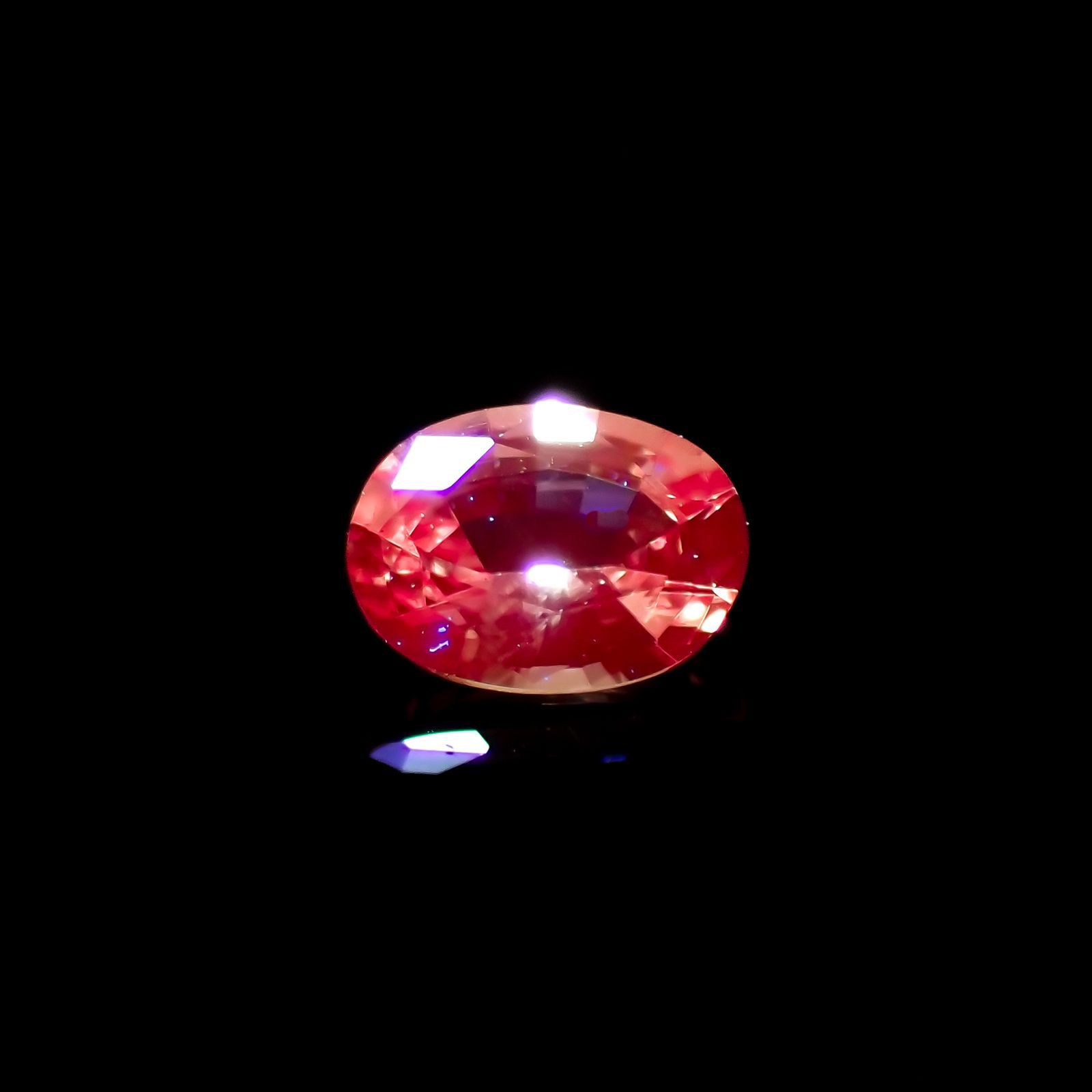 パパラチャサファイア(宝石名サファイア/別名パパラチャ・サファイア)スリランカ産 0.117ct ソ付(日独)[221219637]3.54x2.55mm前後