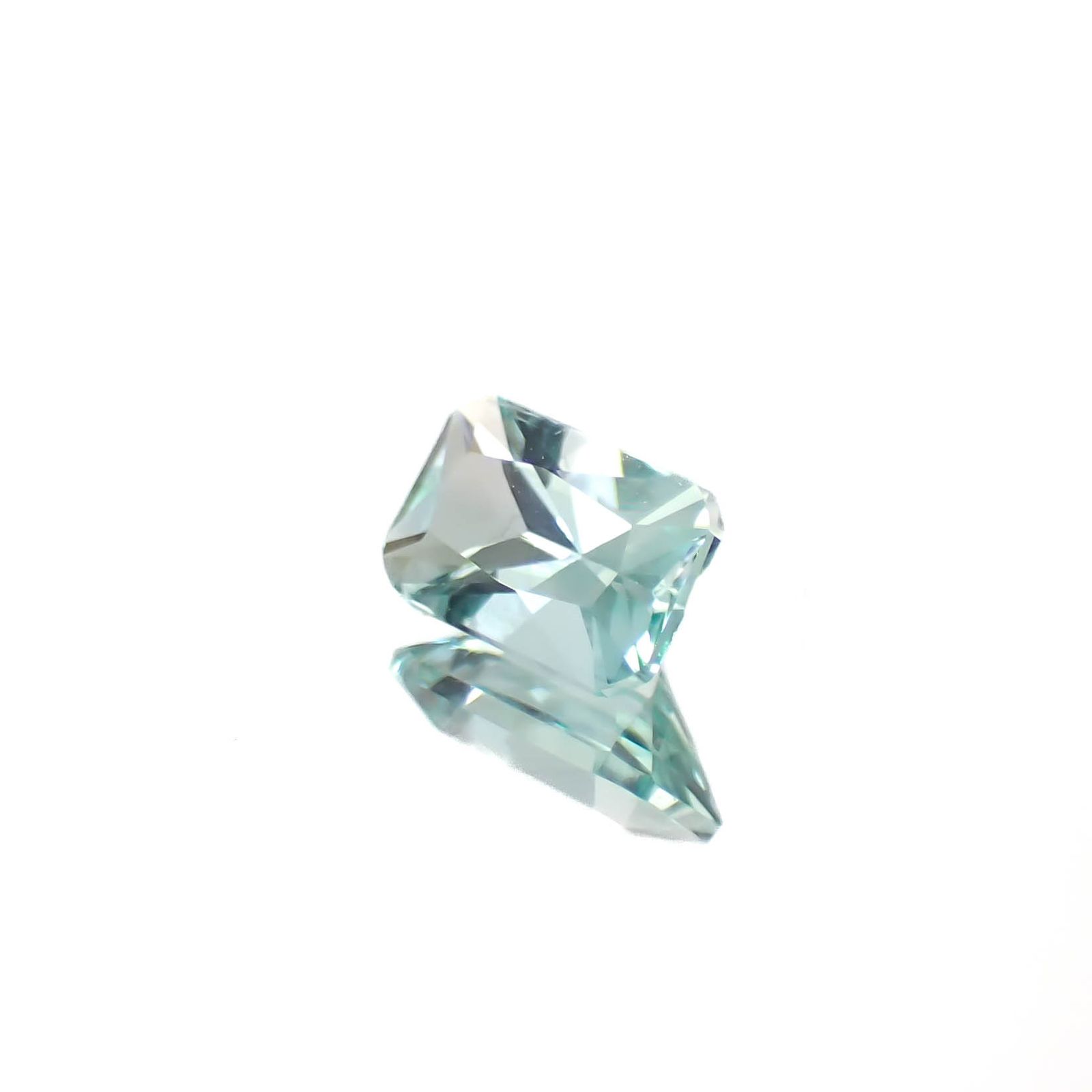 ミントベリル ナイジェリア産 0.37ct [250430197]5.7x3.6mm前後