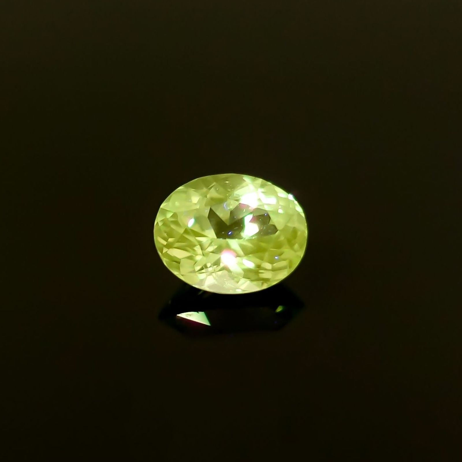 バナジウムコーネルピン(宝石名コーネルピン)タンザニア・タンガ州産 識別済 0.91ct / 6.6x5.2mm前後 [260815625]