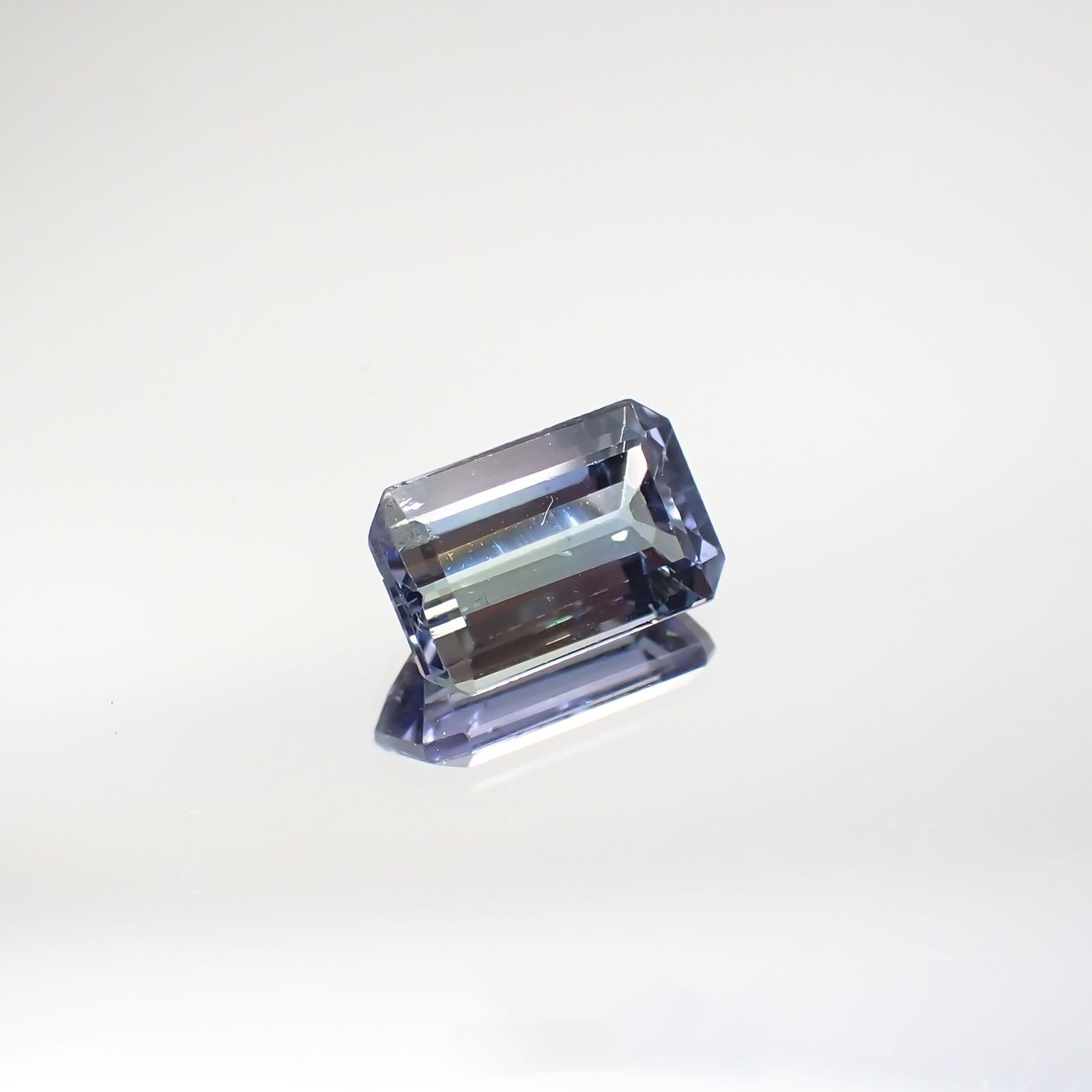 パーティカラータンザナイト(宝石名パーティカラード・ゾイサイト) タンザニア産 0.929ct ソ付(彩珠)[210711849]7×4.5mm前後