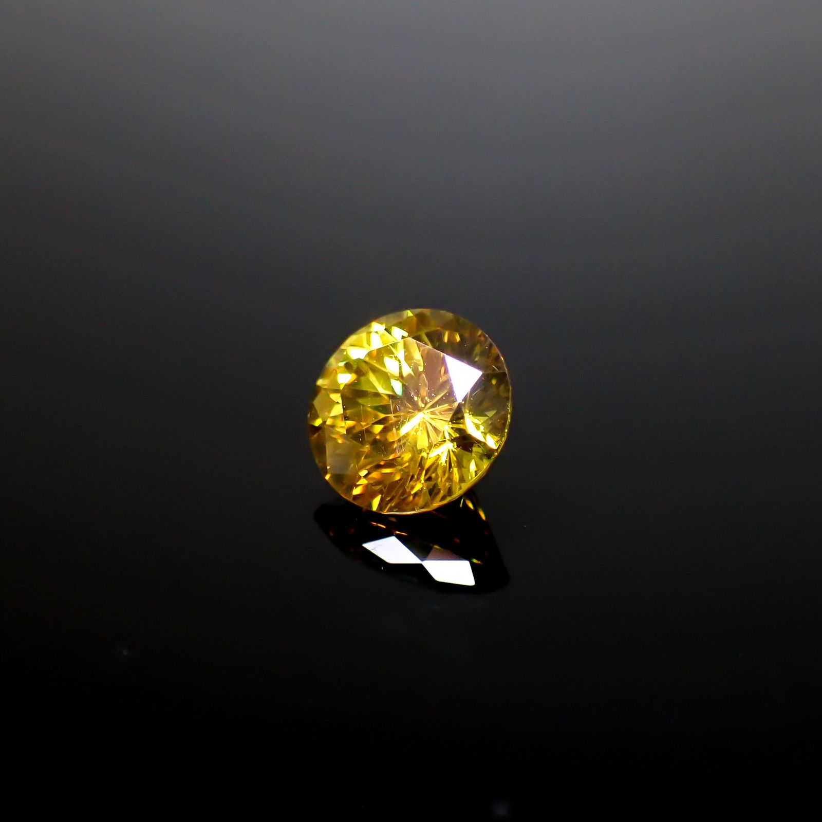 スファレライト スペイン産 2.51ct [250330097]8.1x8mm前後