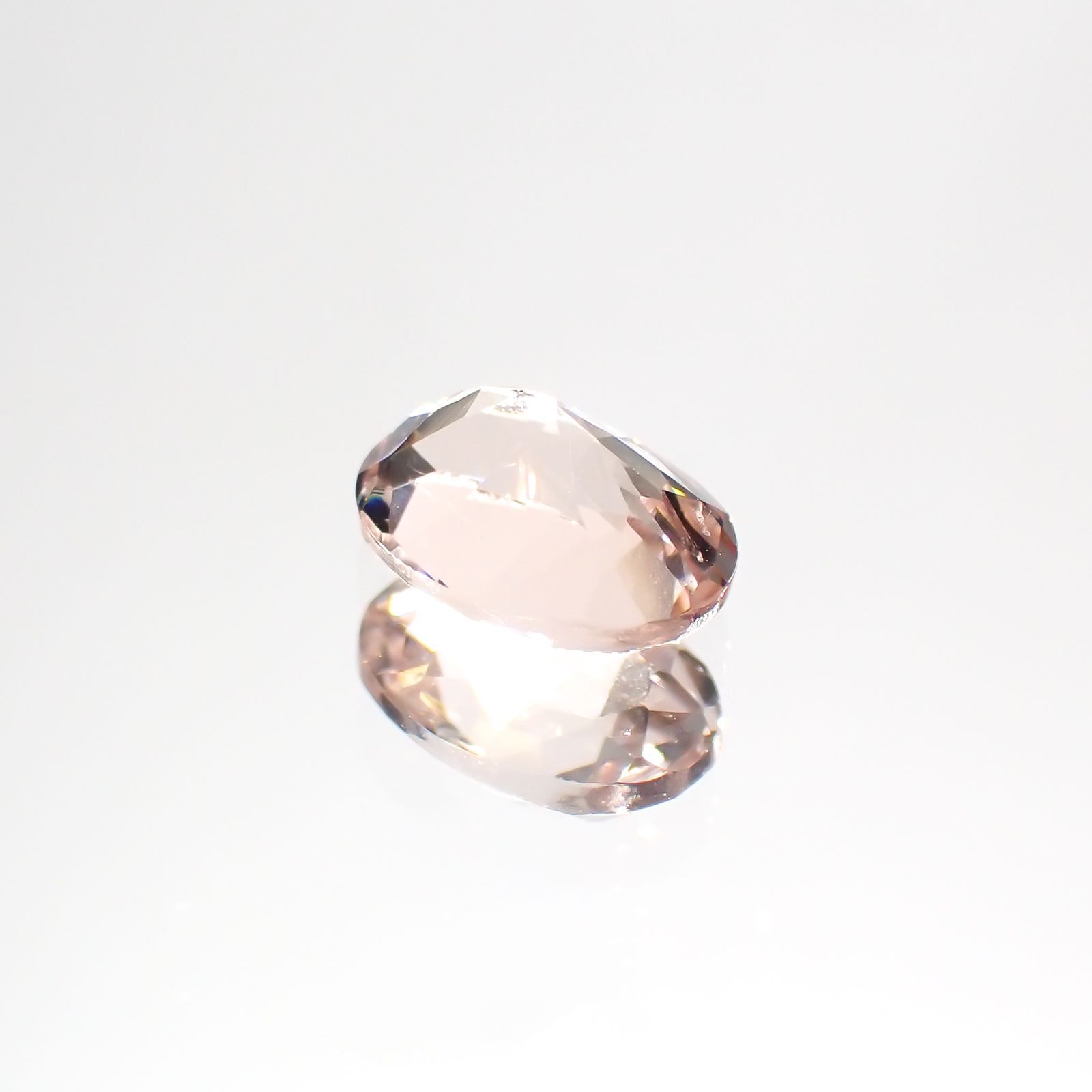 モルガナイト(宝石名モルガナイト)ナイジェリア産 0.80ct 識別済[220114002]7.1x5.3mm前後