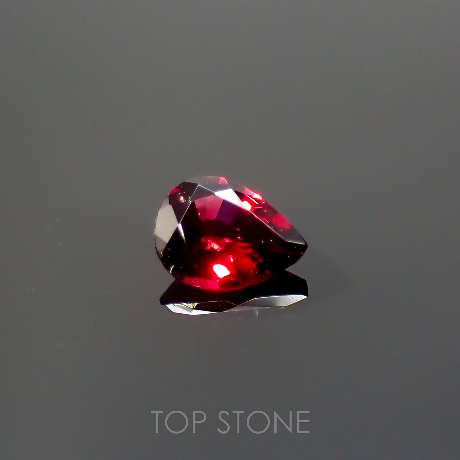 レッドスピネル(宝石名レッド・スピネル)タンザニア産 0.29ct 識別済[220716899]5x3.8mm前後
