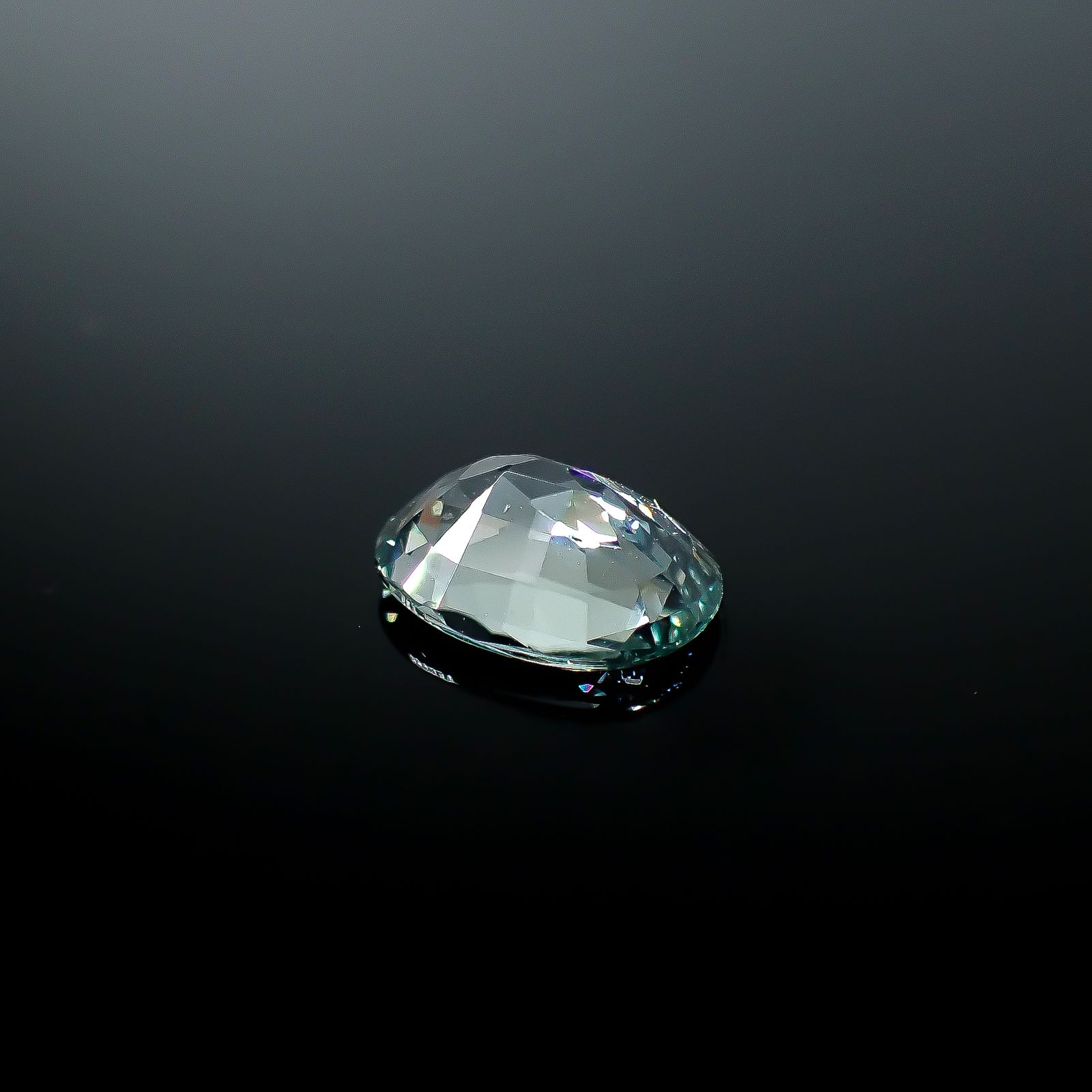アイスブルーグリーンサファイア 非加熱(宝石名サファイア)スリランカ/マダガスカル産 1.91ct GIT鑑付[250830960]8.93x6.82mm前後