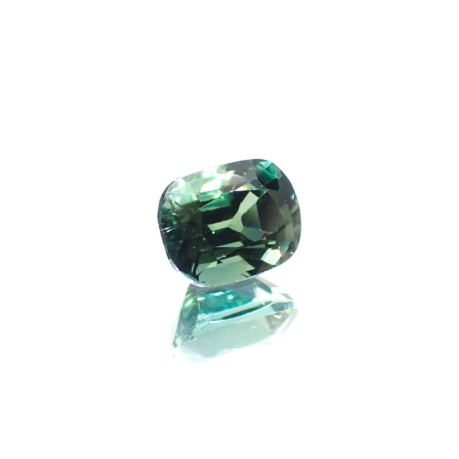 ブルーグリーントルマリン(宝石名グリーン・トルマリン) アフガニスタン産 ソ付(彩珠) 1.268ct / 7x5.6mm前後 [211013583]