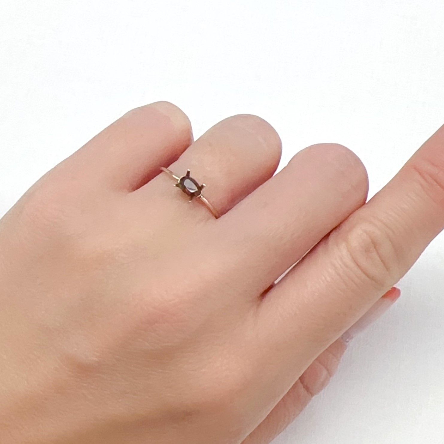 ゴールデンアイオライト マダガスカル産 0.24ct[240527657]5x3.5mm前後