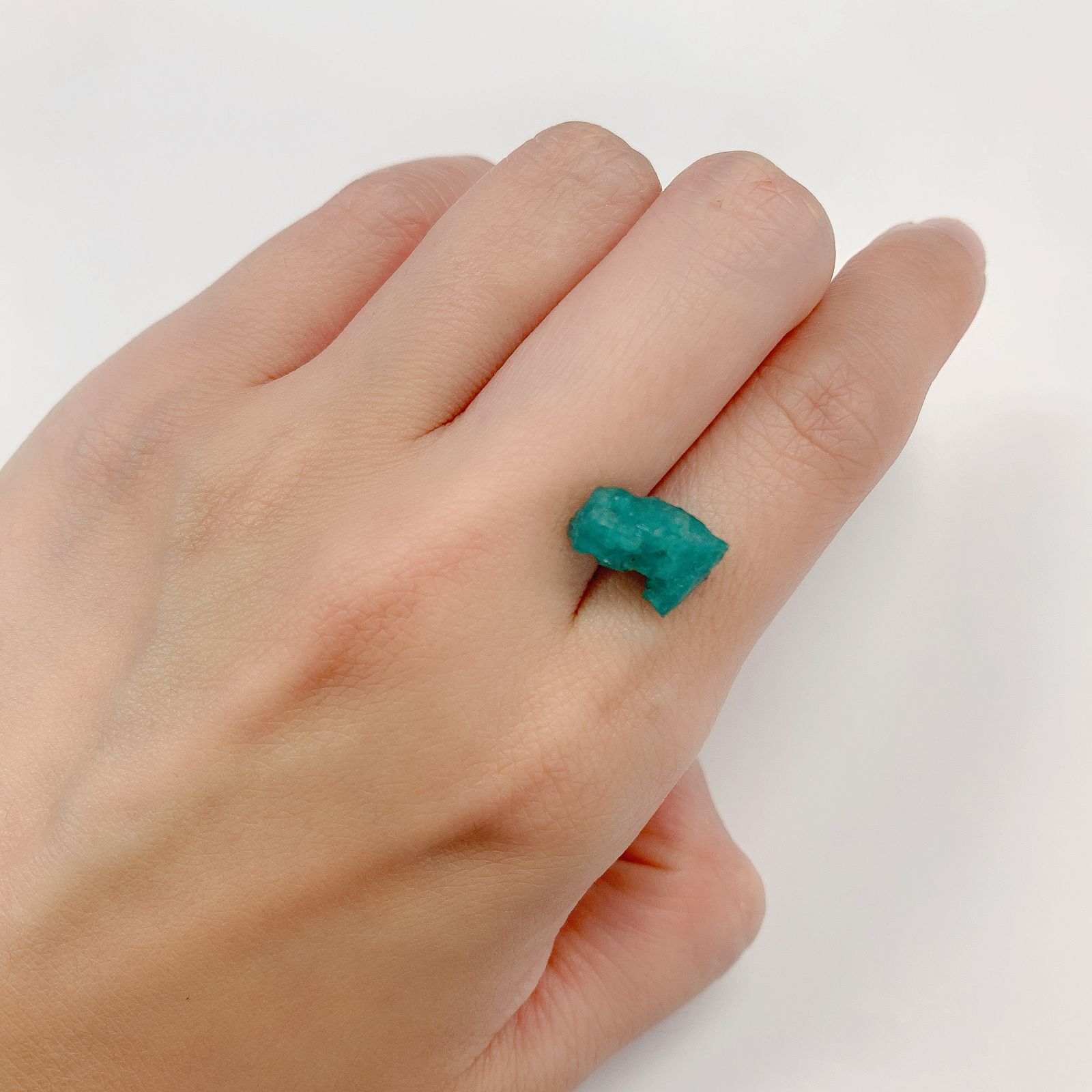 エメラルド(宝石名エメラルド) コロンビア産 原石・結晶 3.74ct 識別済[211013645]12.7×7.7mm前後