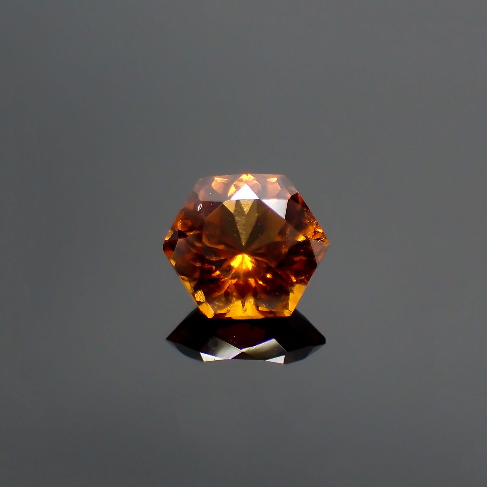 ◇ヘキサゴンカット◇ヘソナイトガーネット(宝石名ガーネット) スリランカ産 1.16ct 識別済[210912690]5.9×5.9mm前後